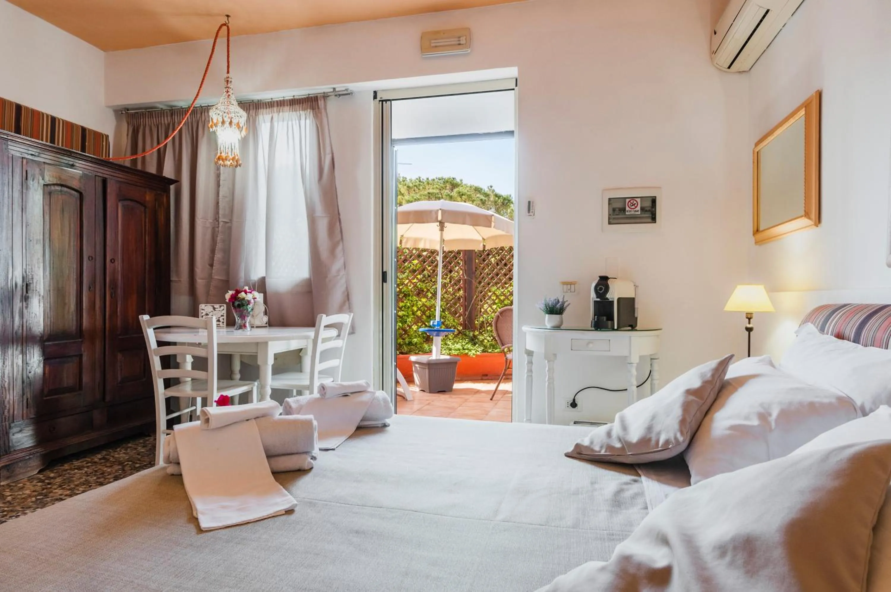 Bed in Stella del mare Apartments