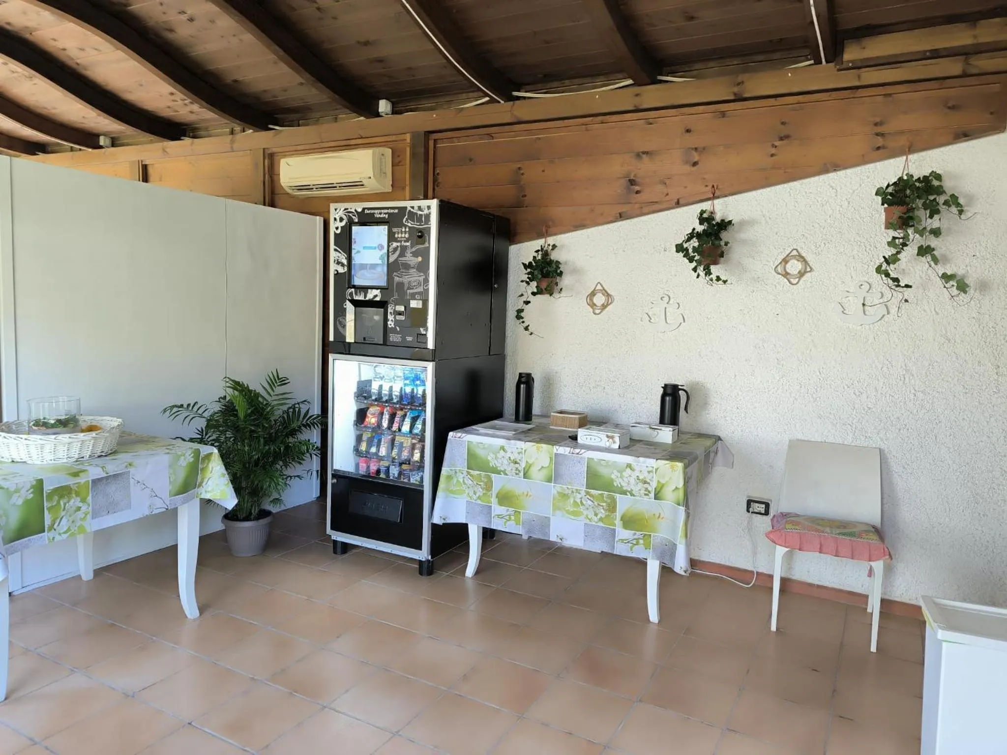 Communal lounge/ TV room in Stella del mare Apartments