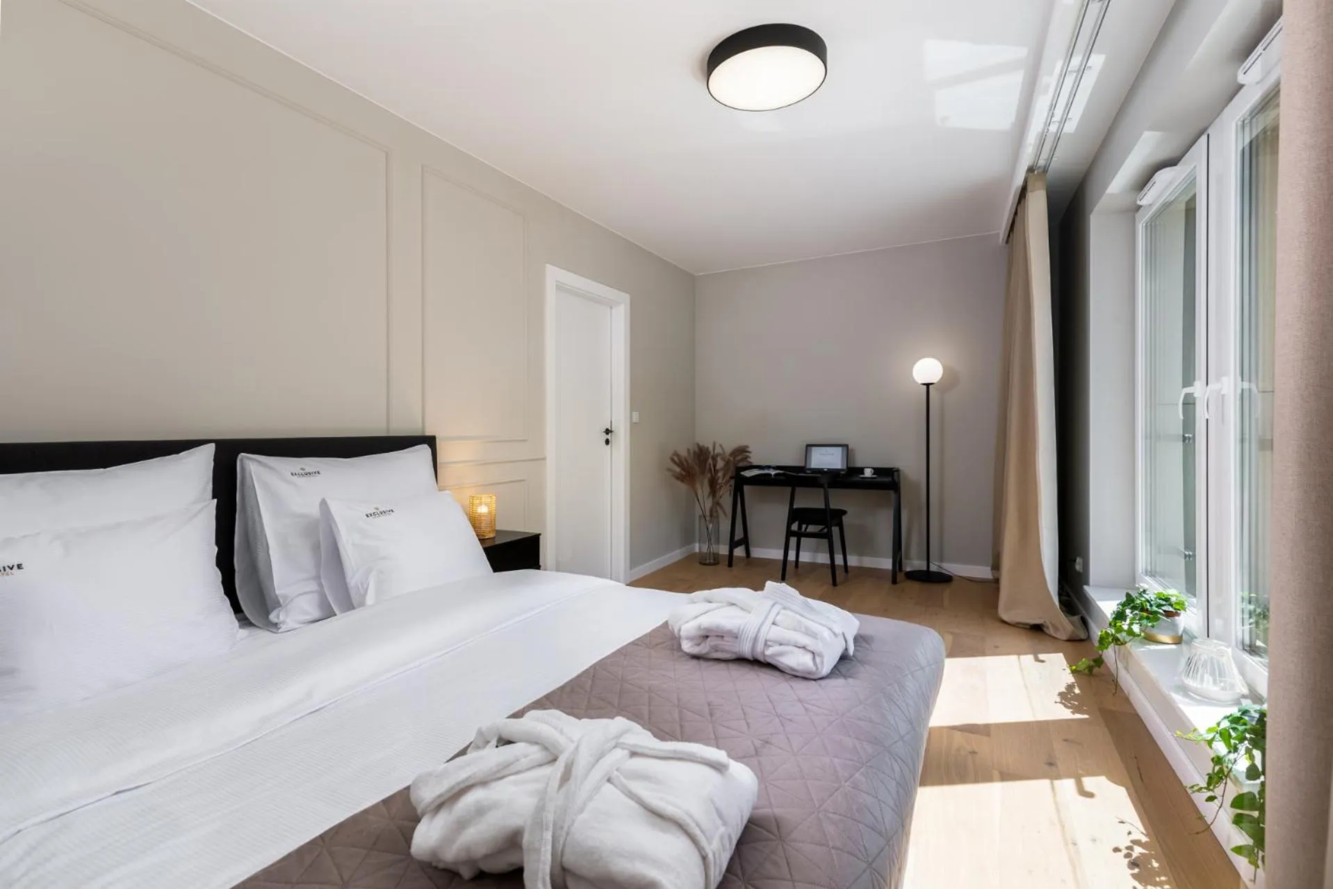 Bed in EXCLUSIVE Aparthotel Kraków Lubicz 40