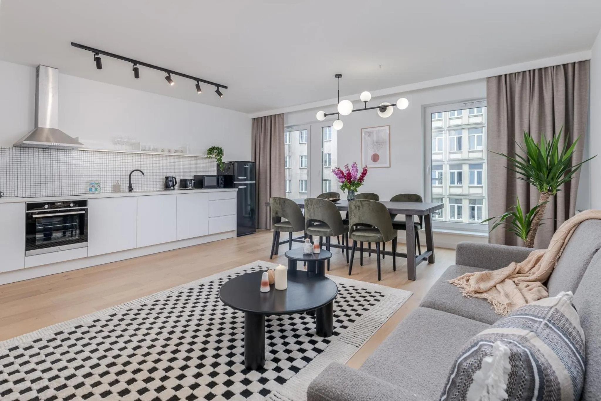 Kitchen or kitchenette in EXCLUSIVE Aparthotel Kraków Lubicz 40