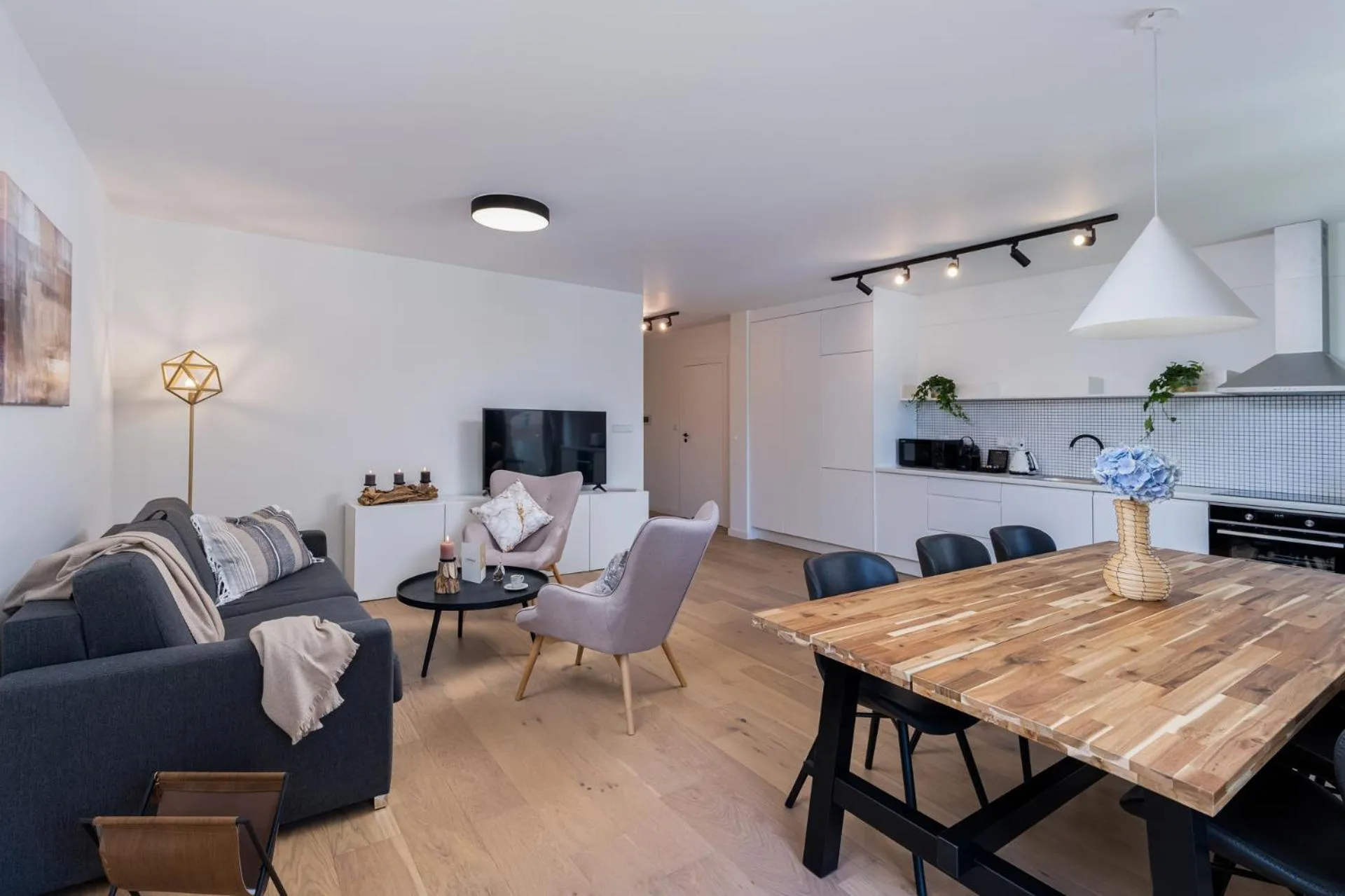 Living room in EXCLUSIVE Aparthotel Kraków Lubicz 40