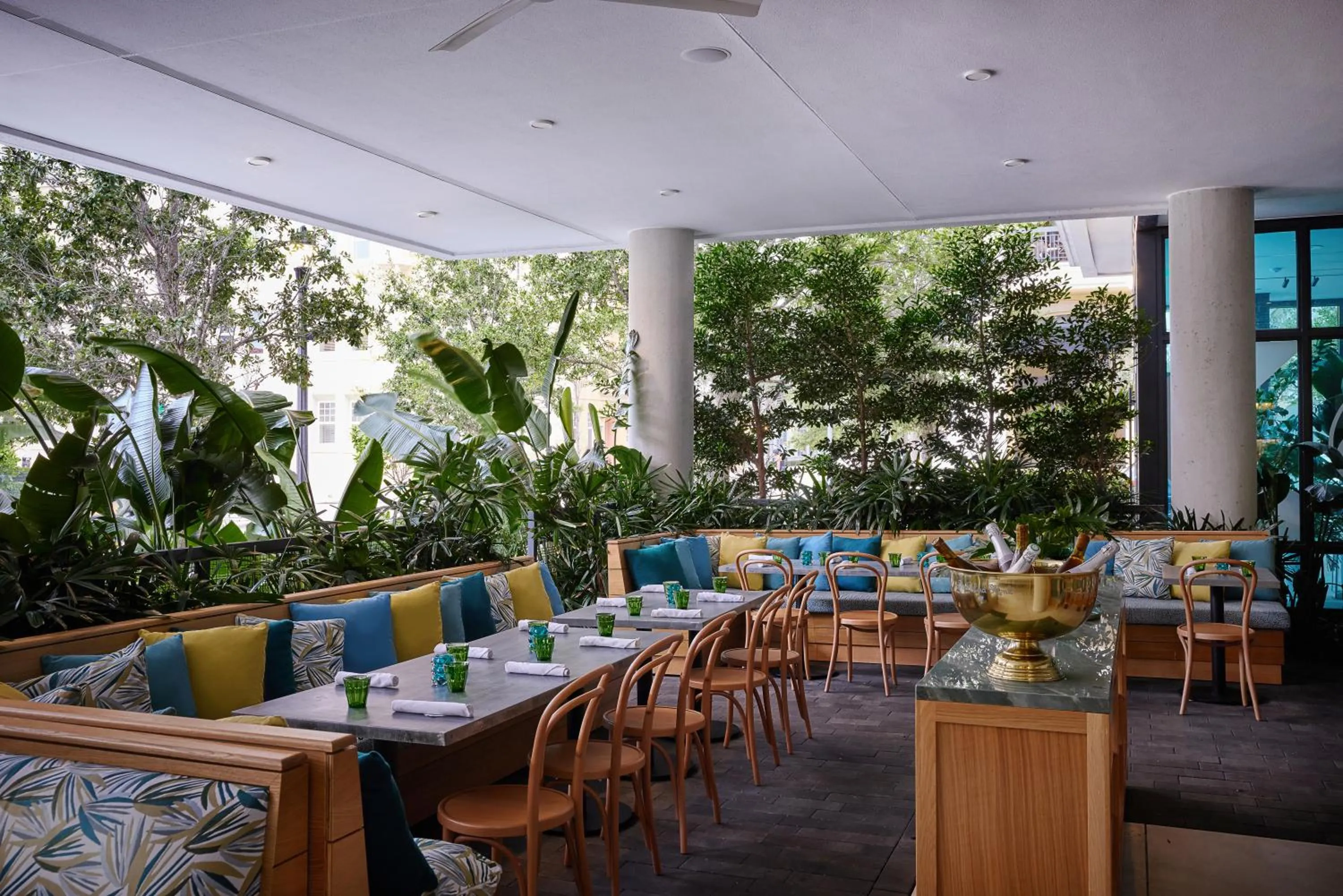 Restaurant/places to eat in AKA West Palm