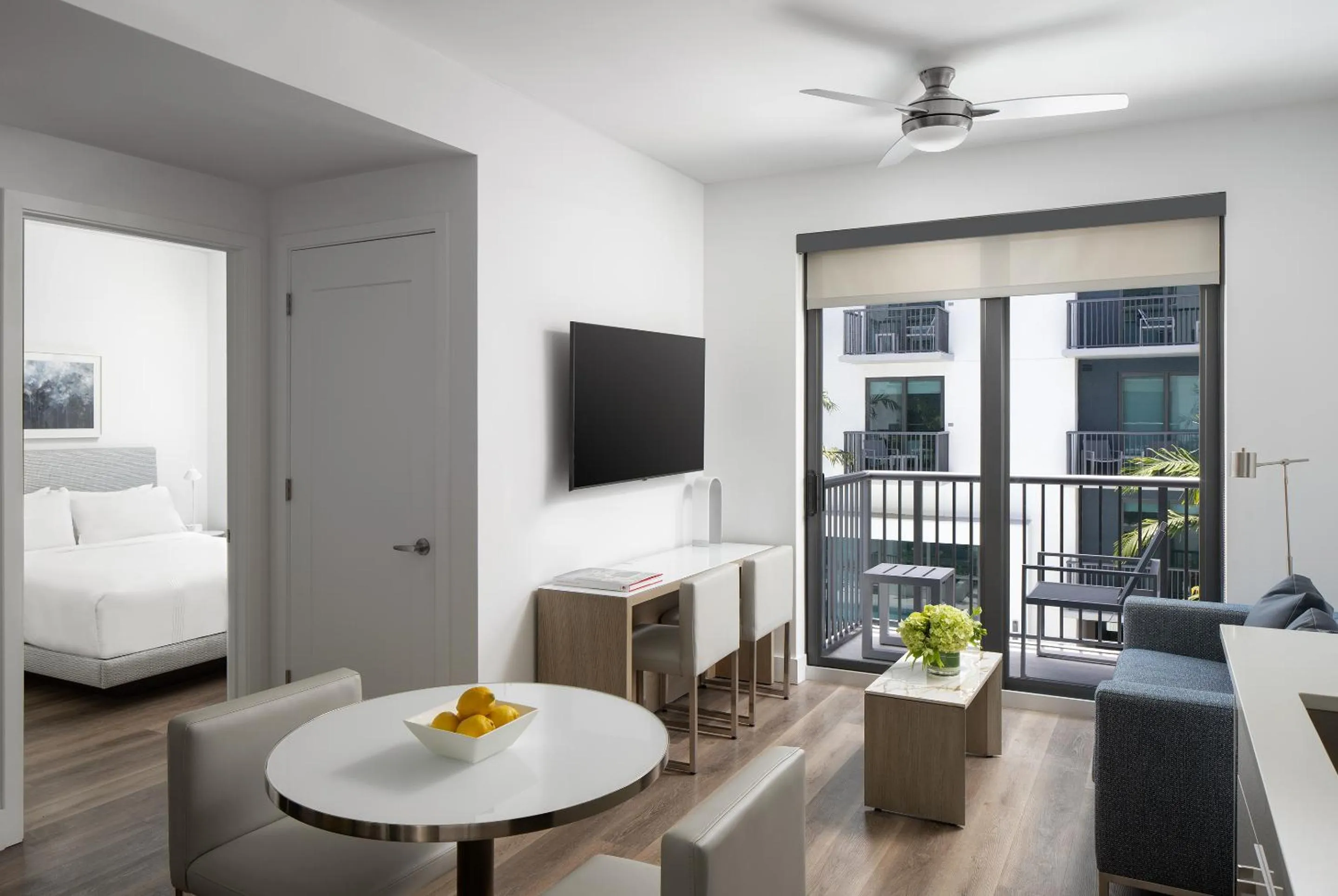 Living room, Bed in AKA West Palm