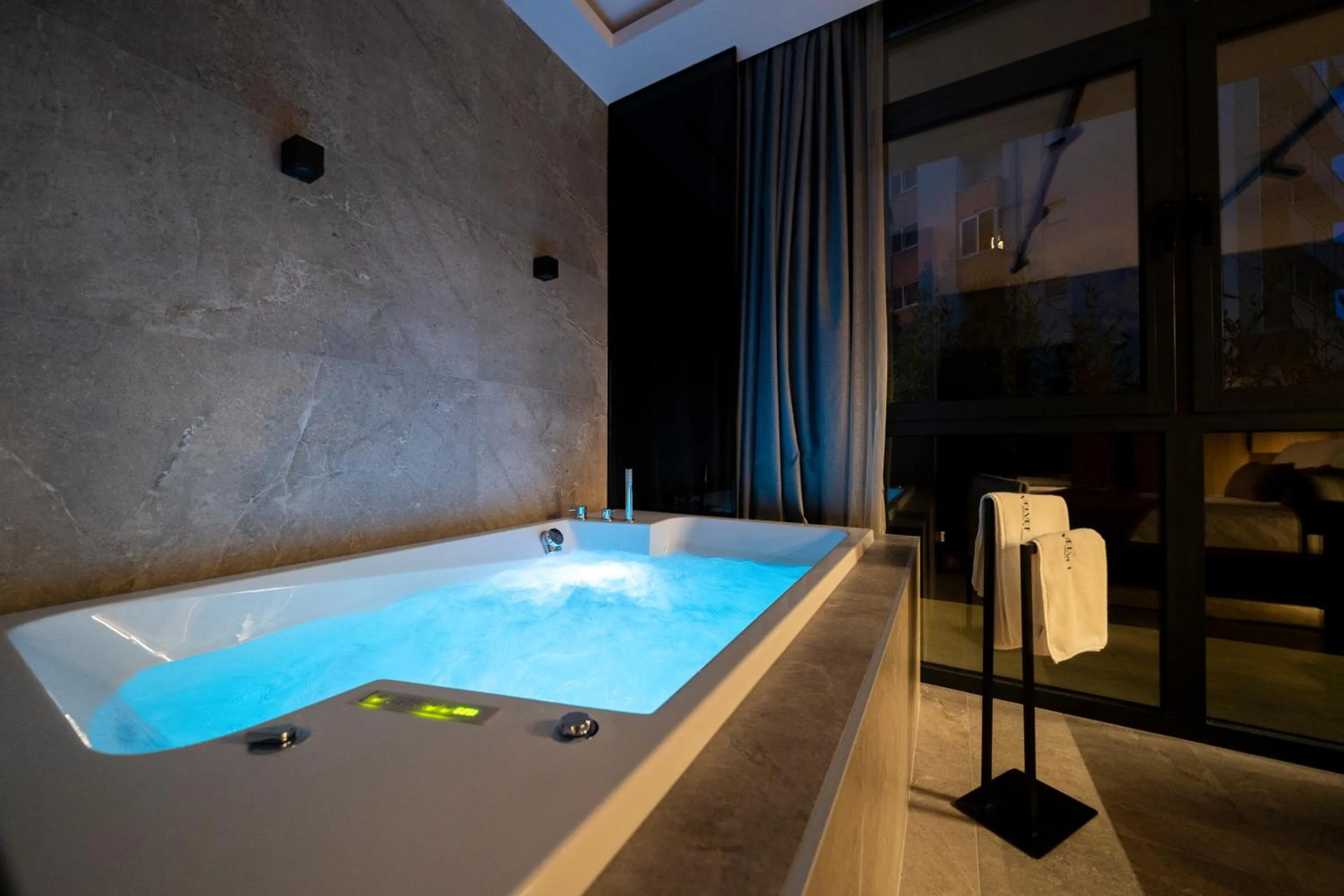 Hot Tub in VELVET rooms & more