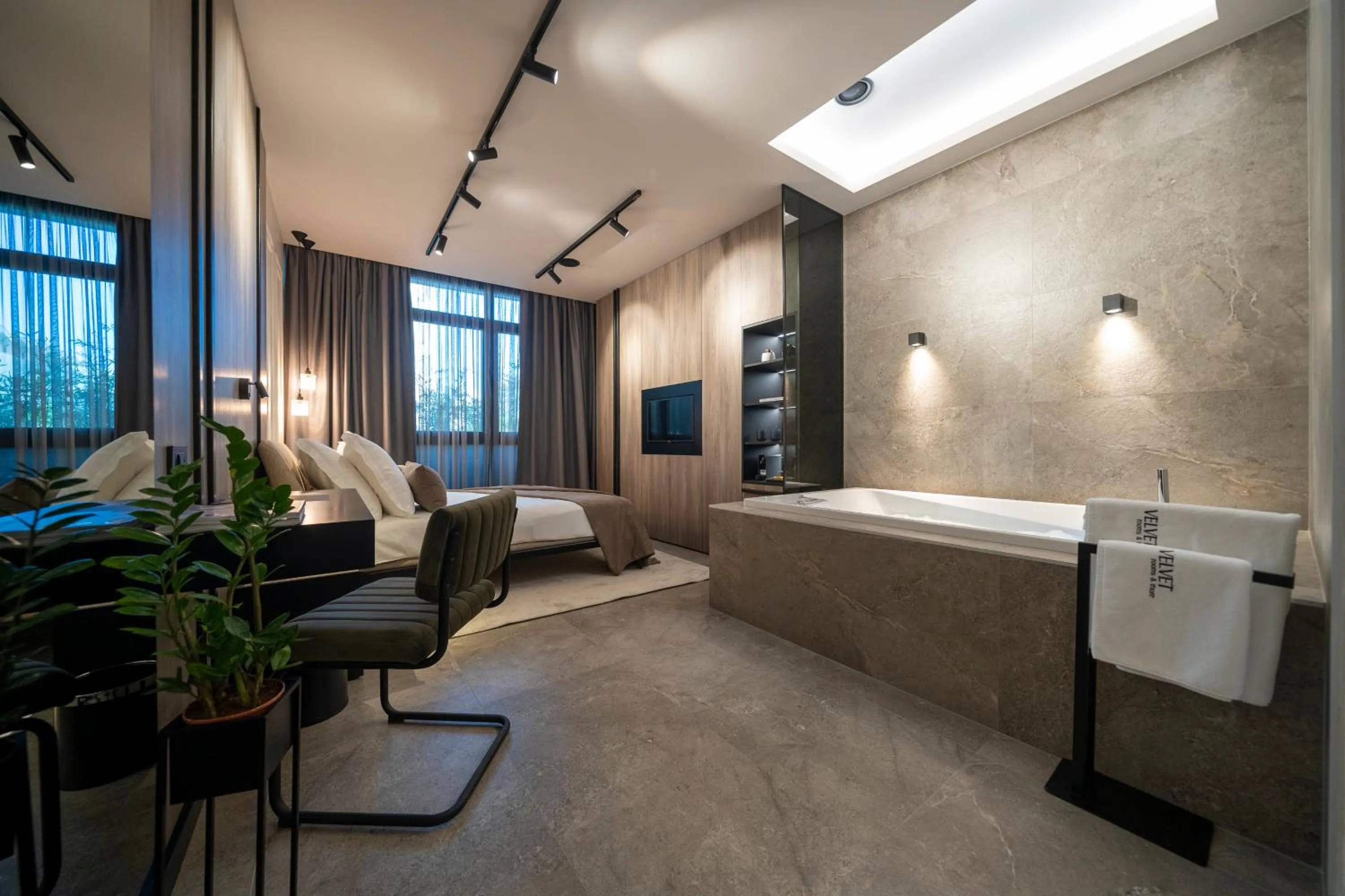 Hot Tub in VELVET rooms & more