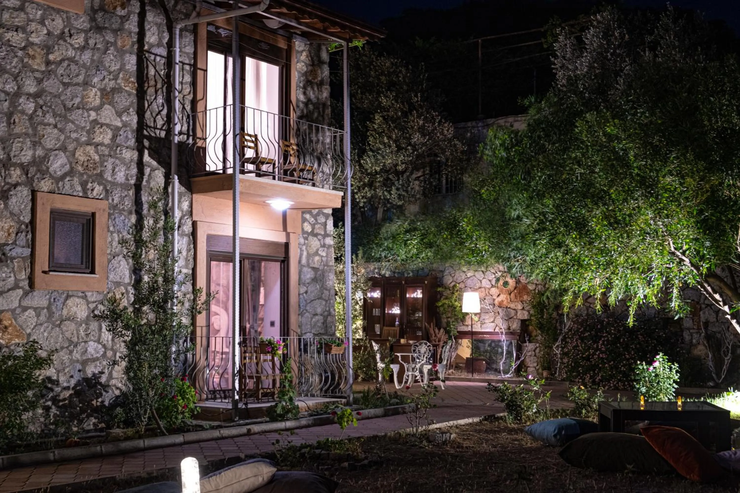 Property building in Casa Di Pietra