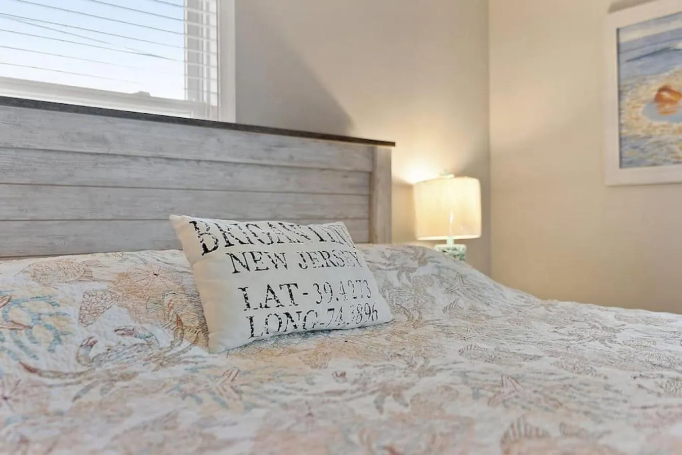 Bed in Unit B 2nd fl 2nd fl Hideaway 2 Block to Beach Parking