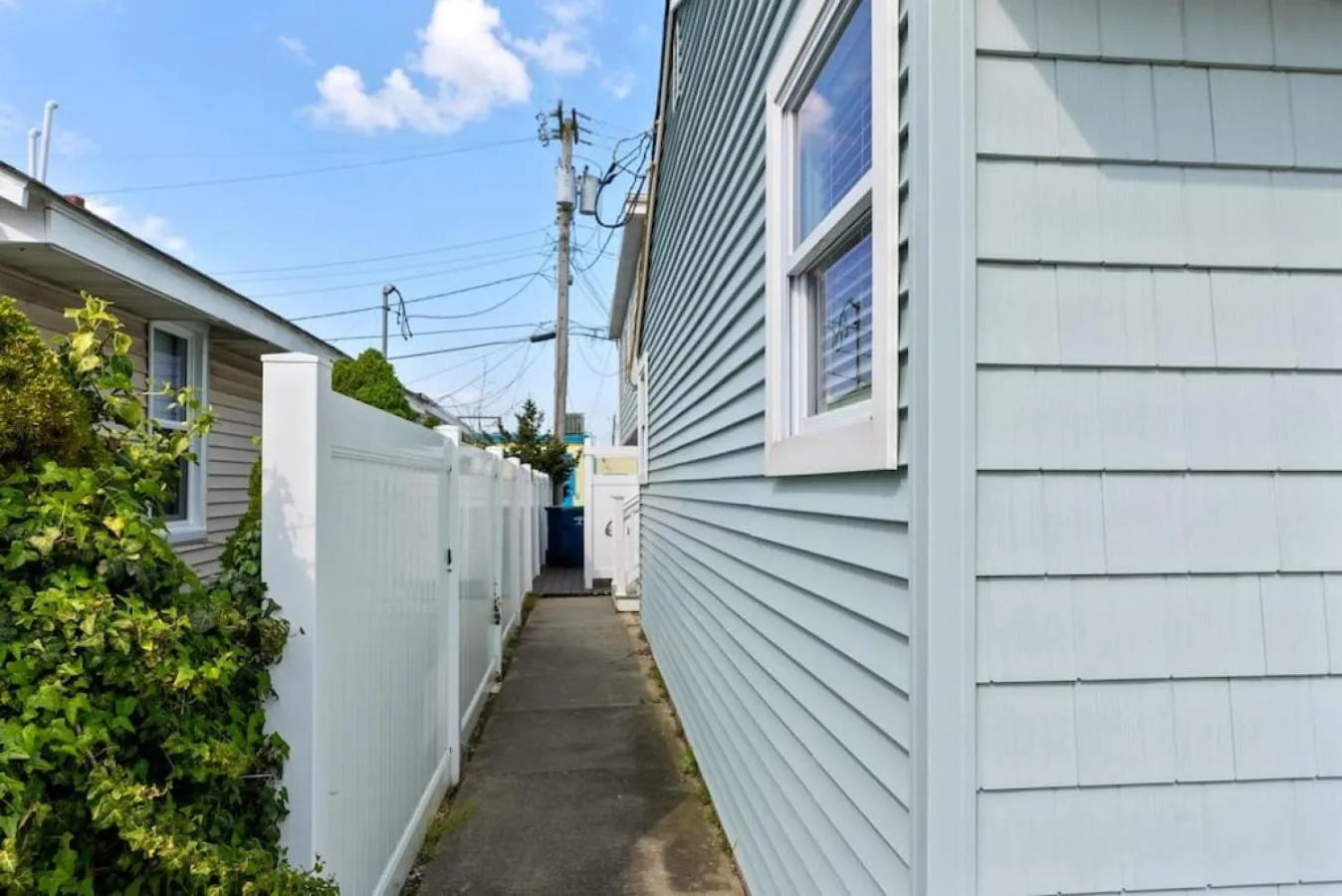 Other in Unit B 2nd fl 2nd fl Hideaway 2 Block to Beach Parking