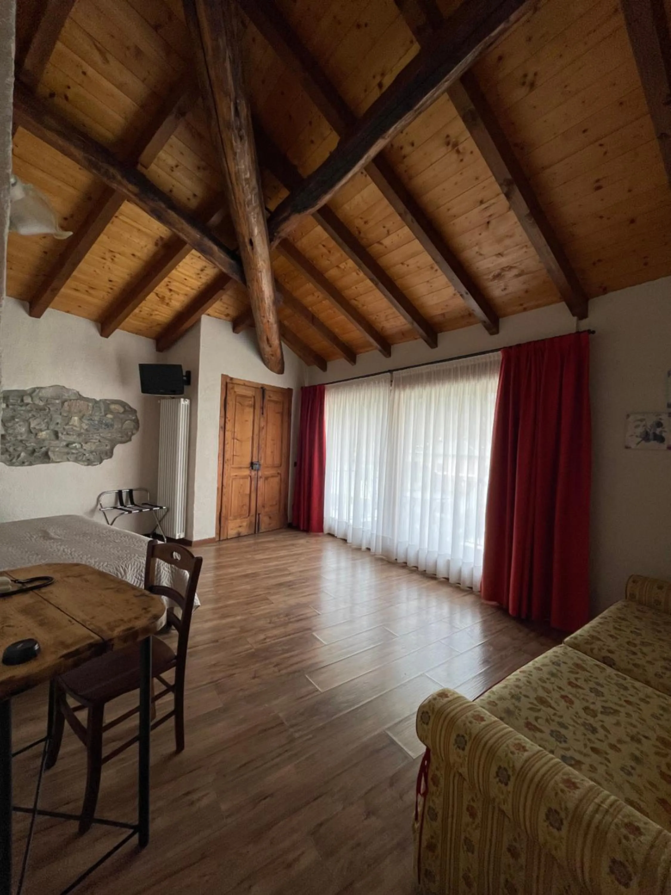 Photo of the whole room in Hotel La Torre