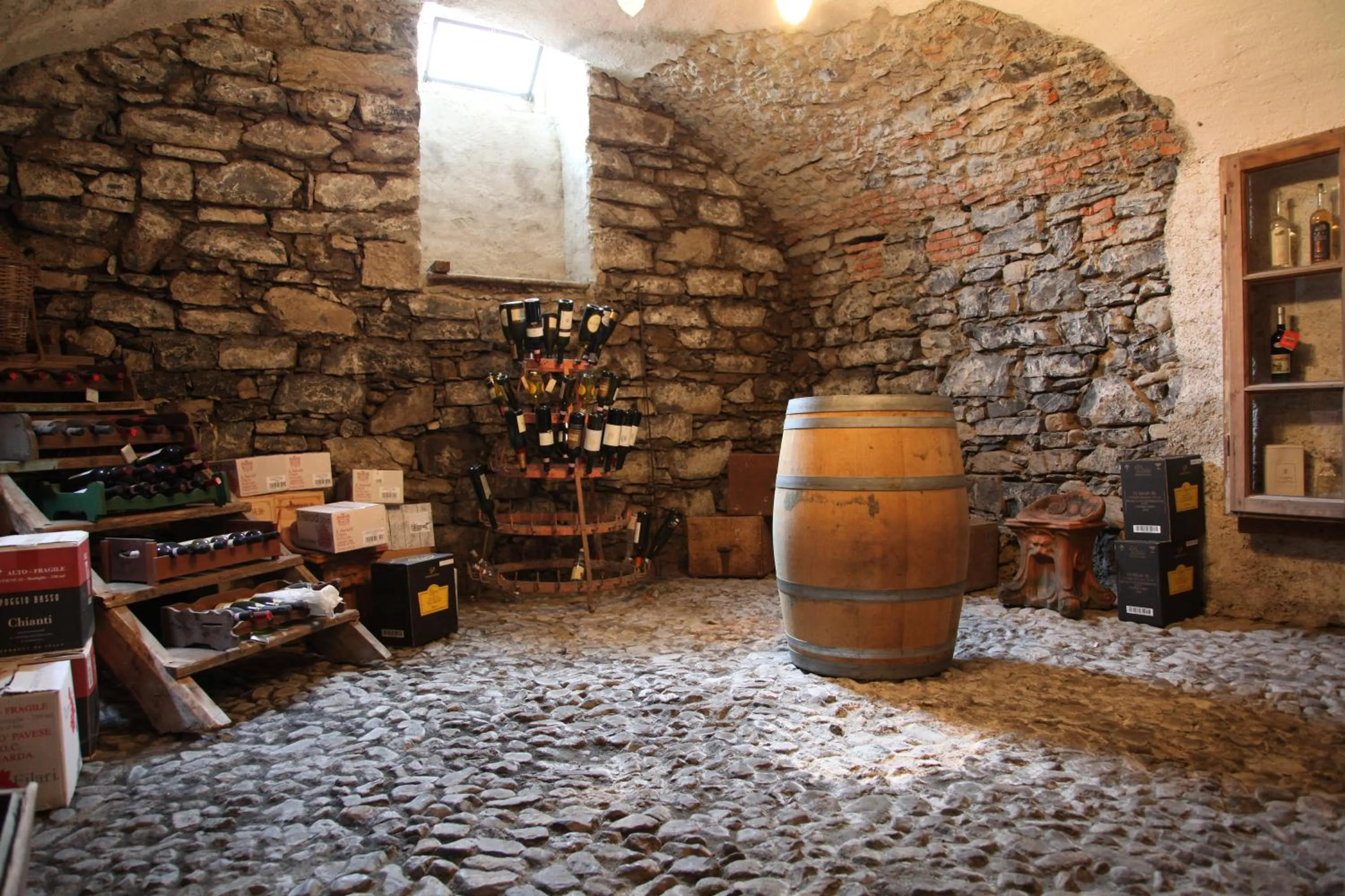 Communal lounge/ TV room in Hotel La Torre