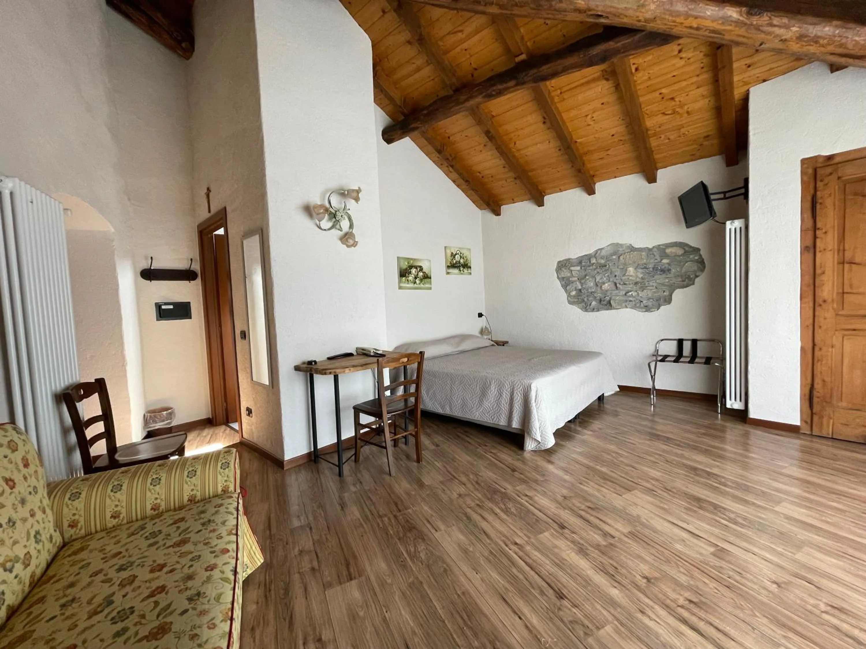 Photo of the whole room in Hotel La Torre