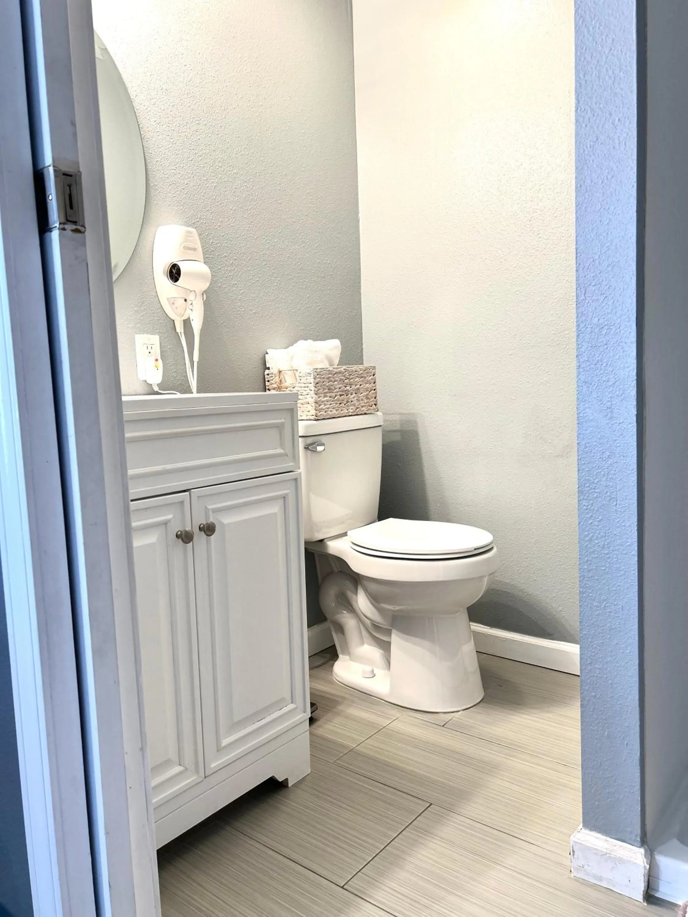 Toilet in Spacious Studio with Private Entry