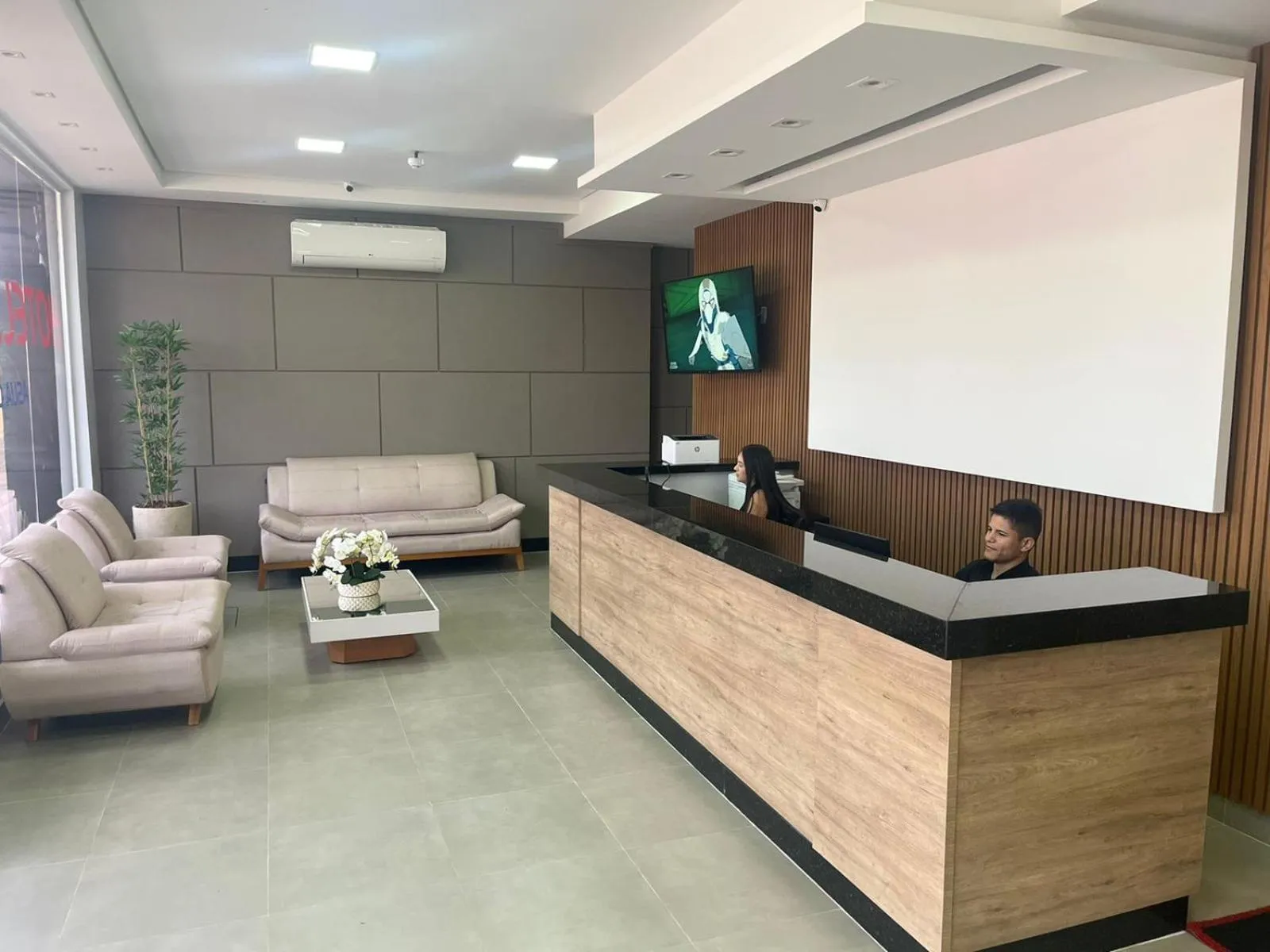 Communal lounge/ TV room in Hotel Seven