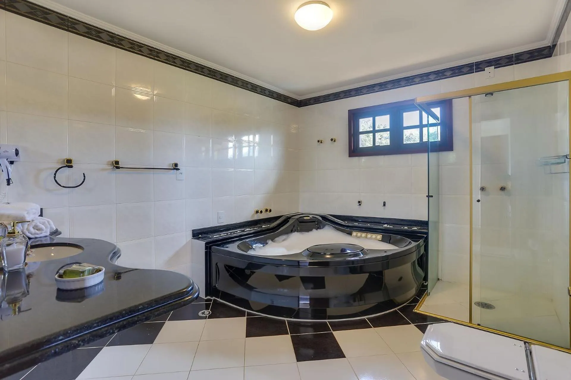 Hot Tub in Villa Boréal Hostellerie Pousada Boutique