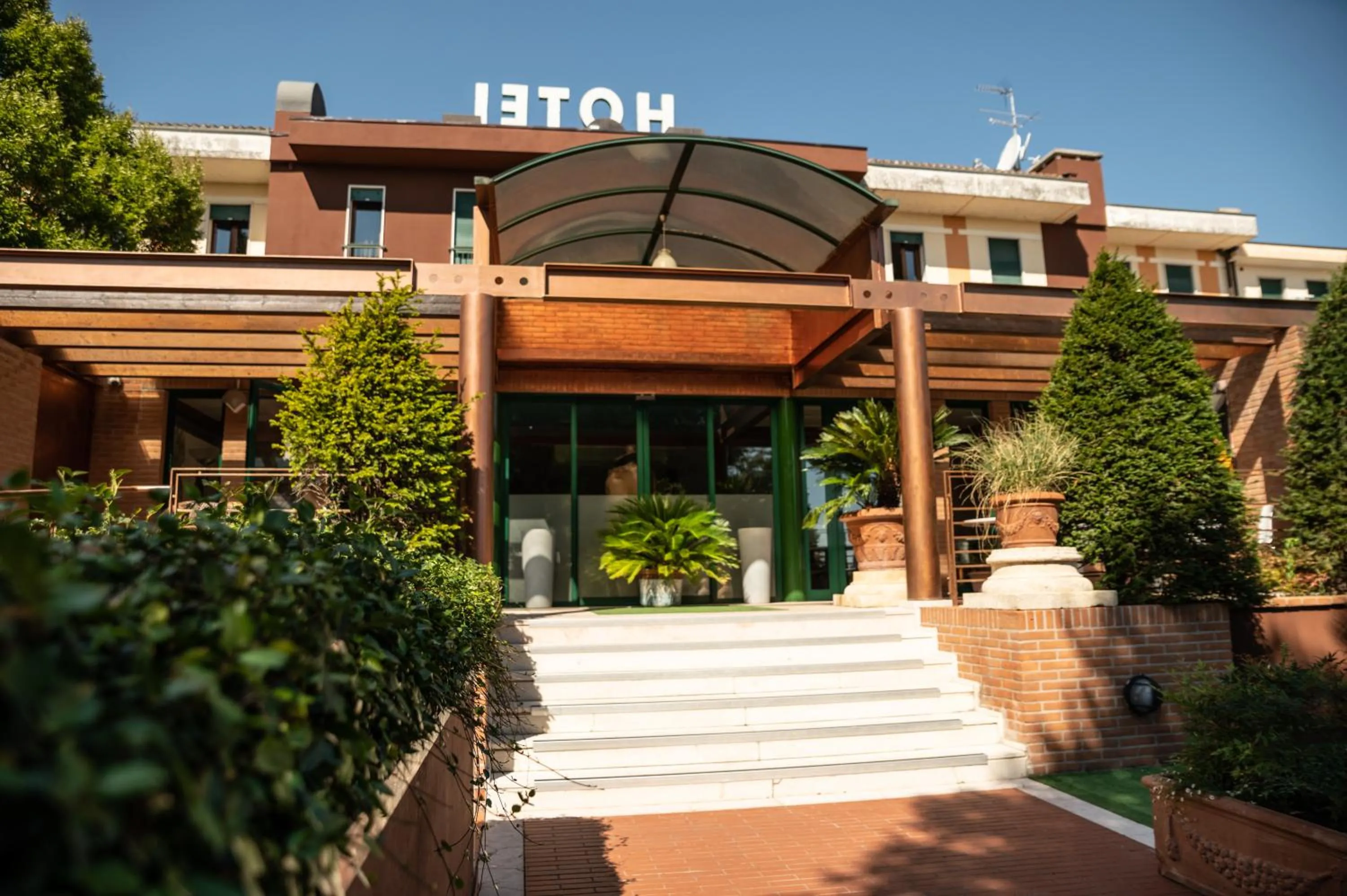 Property building in HOTEL QUERINI Essential Business Hotel Sandrigo