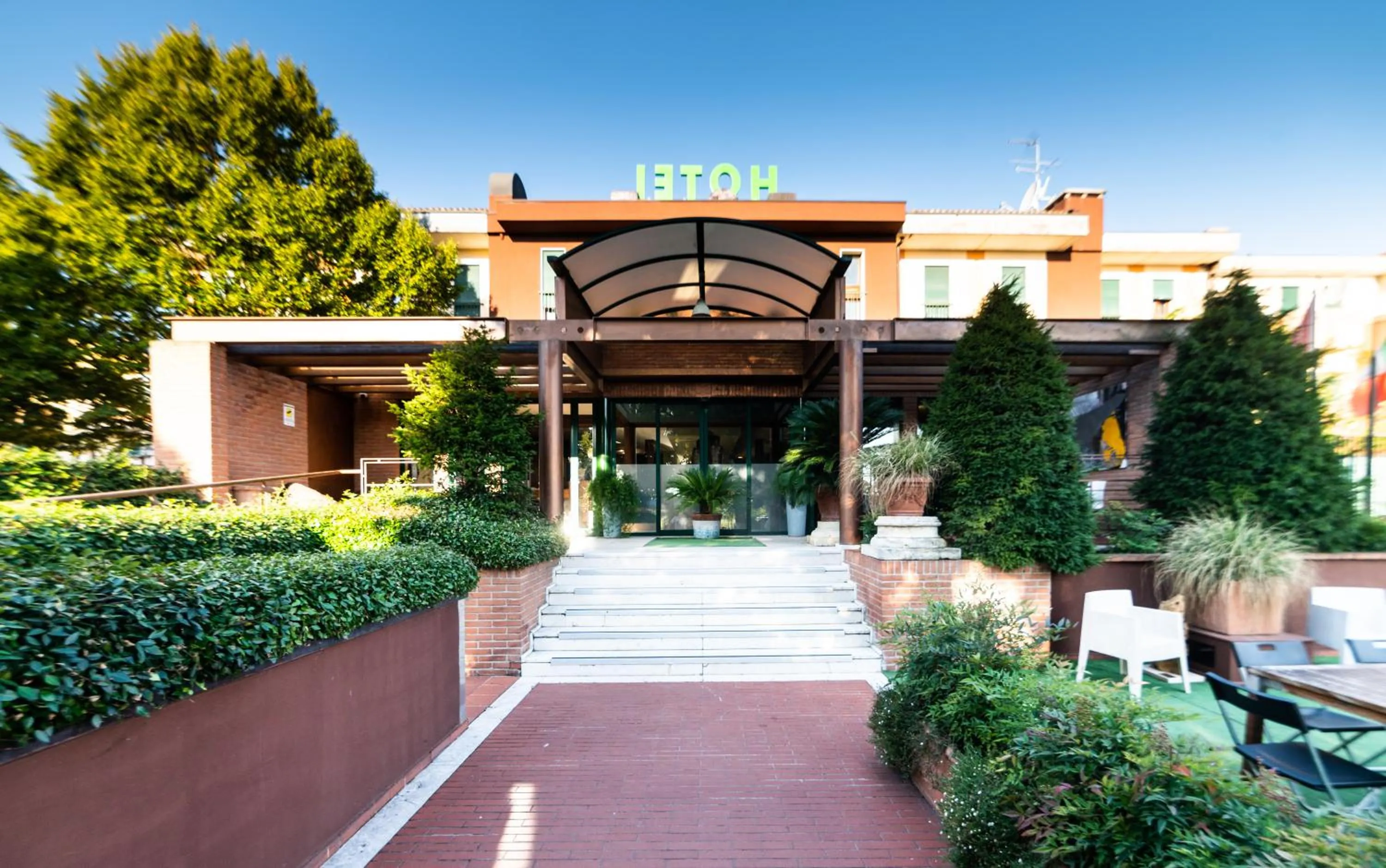 Property building in HOTEL QUERINI Essential Business Hotel Sandrigo