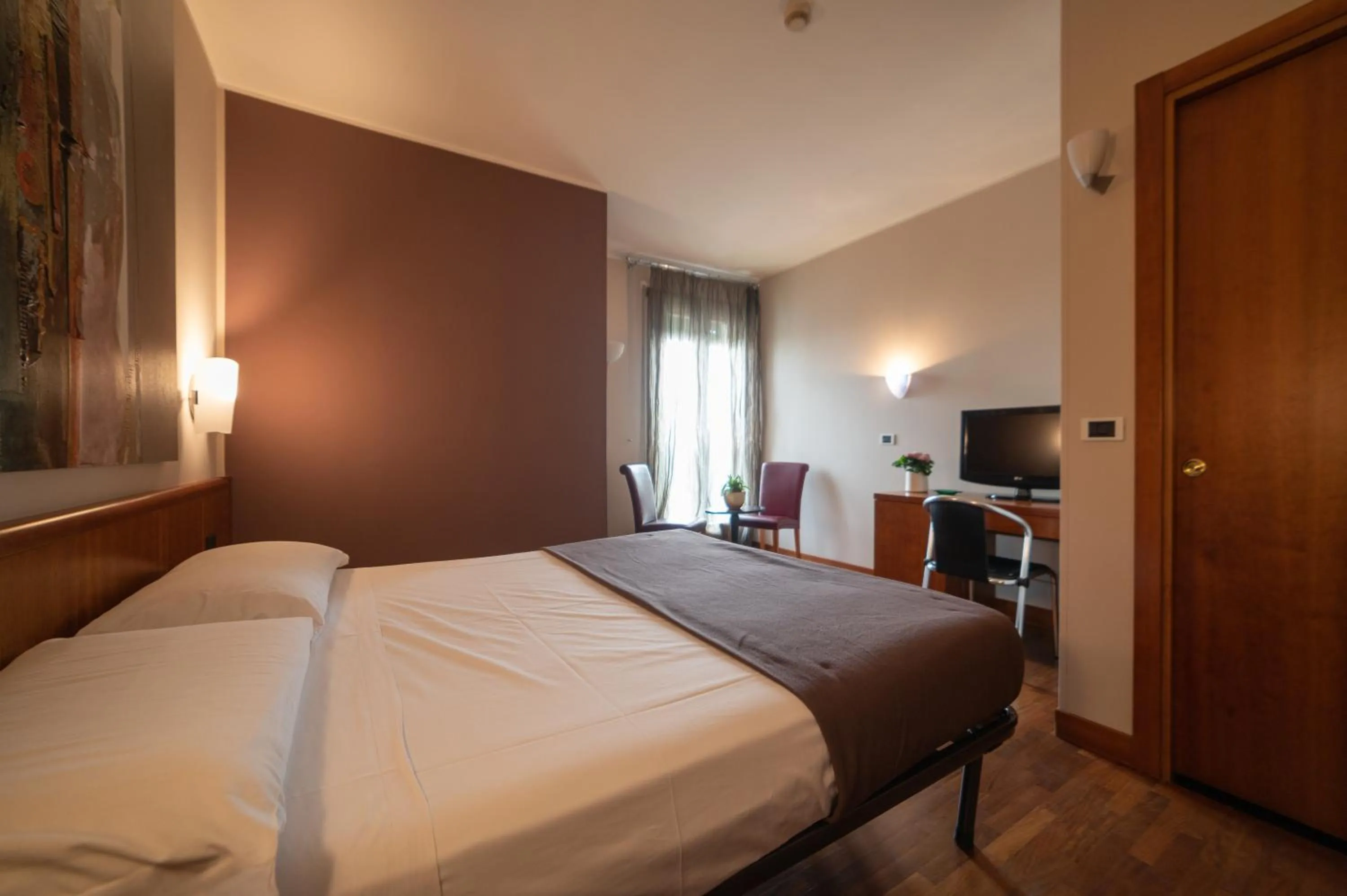 Photo of the whole room, Bed in HOTEL QUERINI Essential Business Hotel Sandrigo