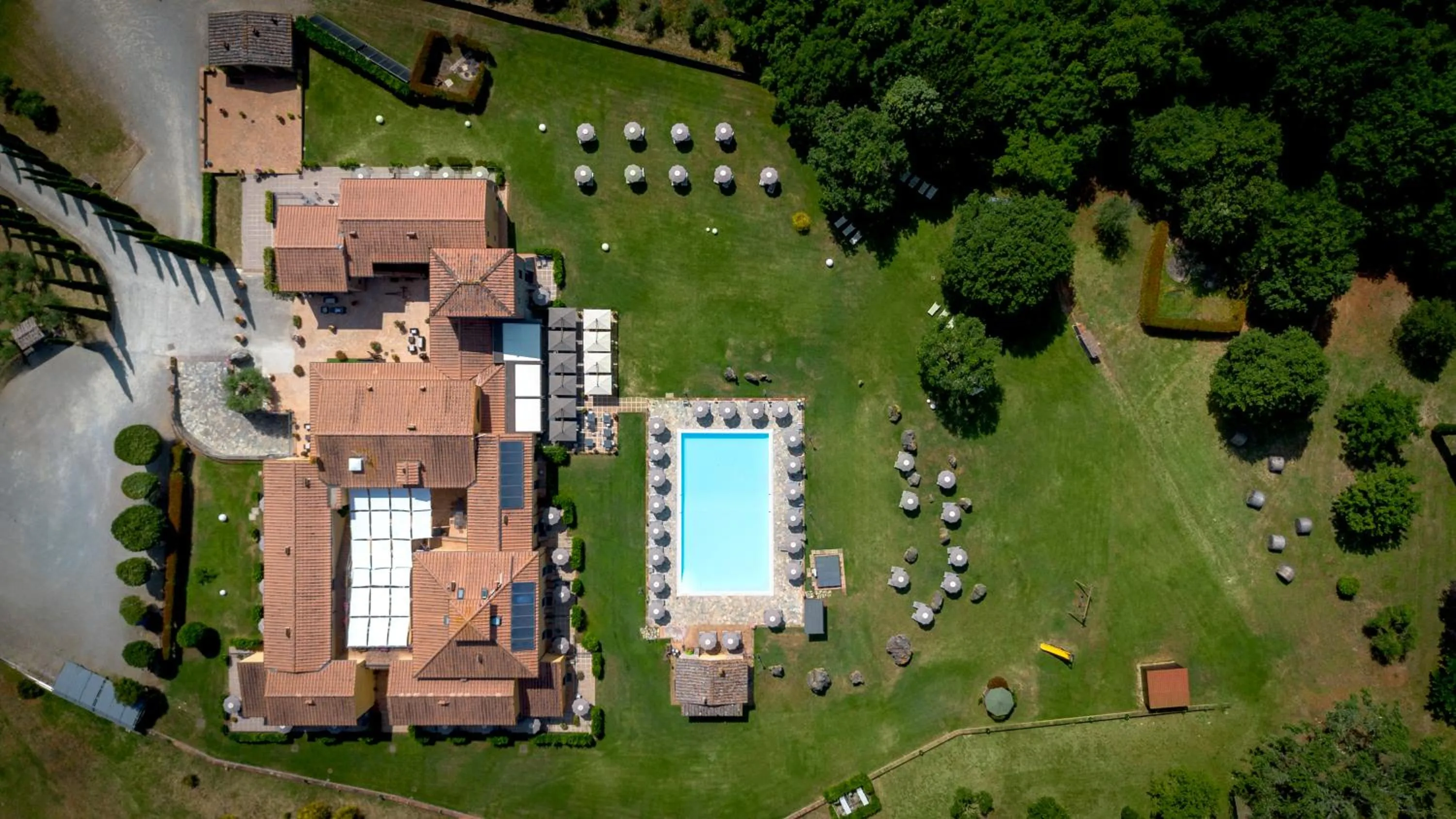 Swimming pool in Hotel & Restaurant Casolare Le Terre Rosse