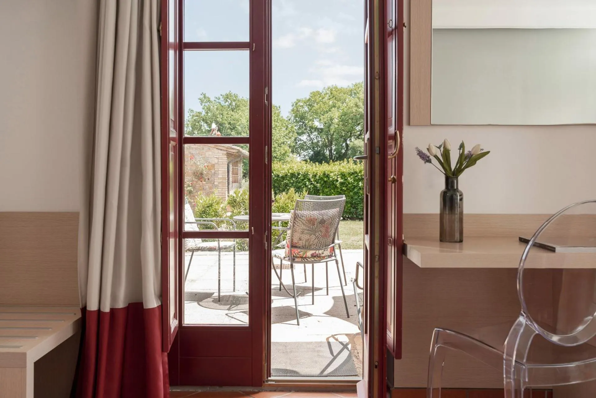 Patio in Hotel & Restaurant Casolare Le Terre Rosse