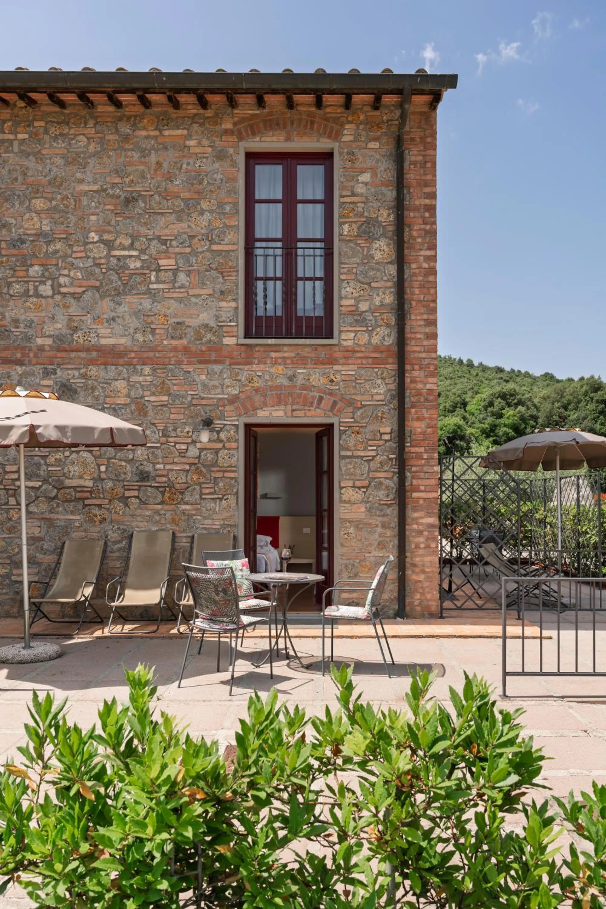 Patio in Hotel & Restaurant Casolare Le Terre Rosse