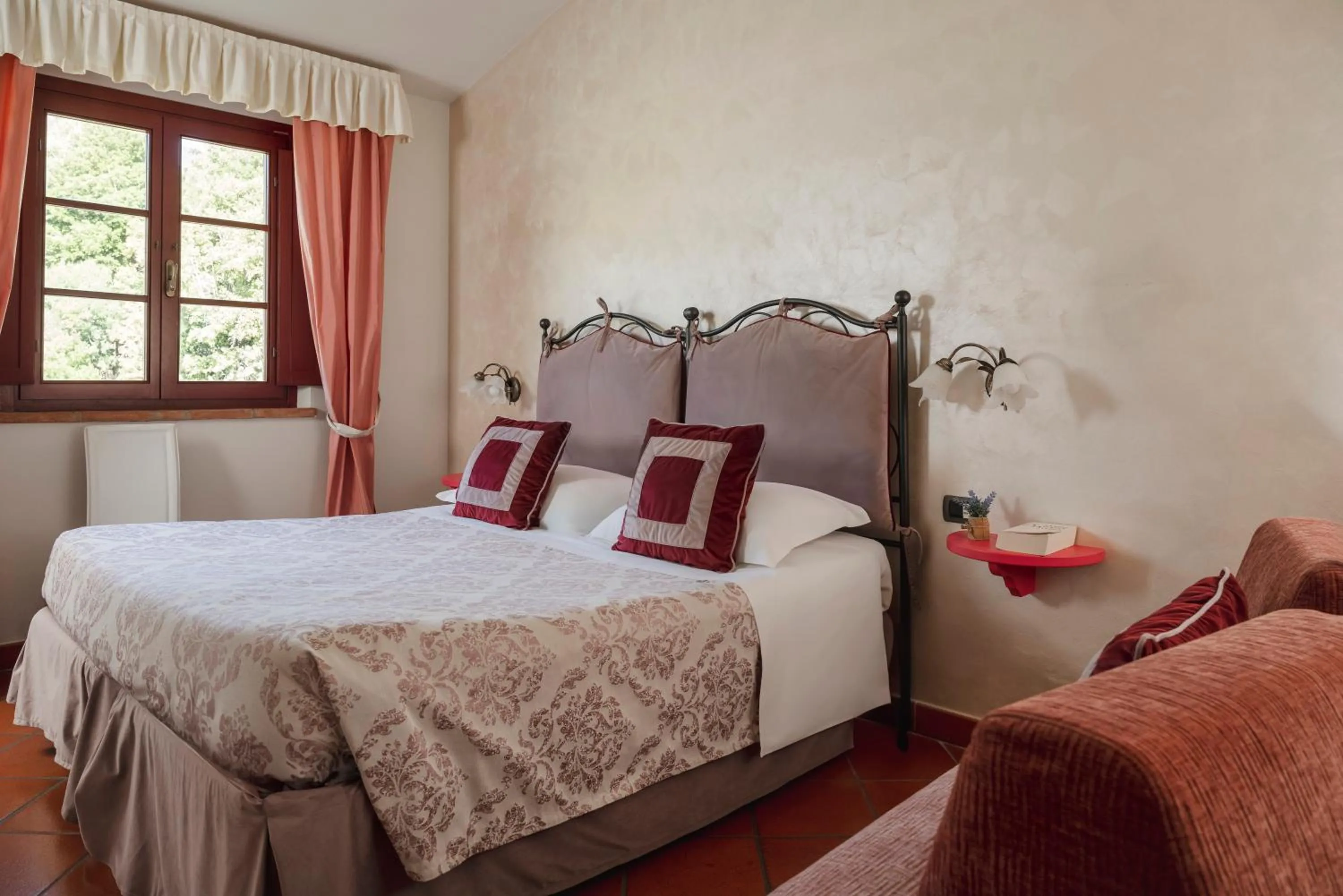 Photo of the whole room, Bed in Hotel & Restaurant Casolare Le Terre Rosse