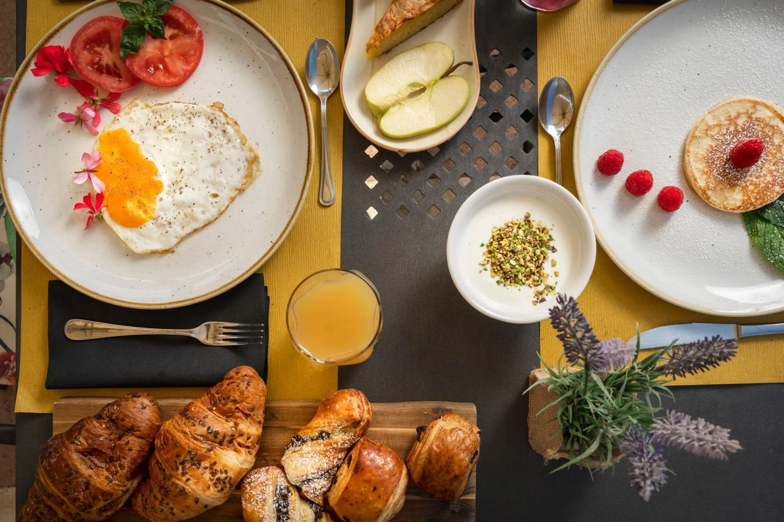 Continental breakfast in Hotel & Restaurant Casolare Le Terre Rosse