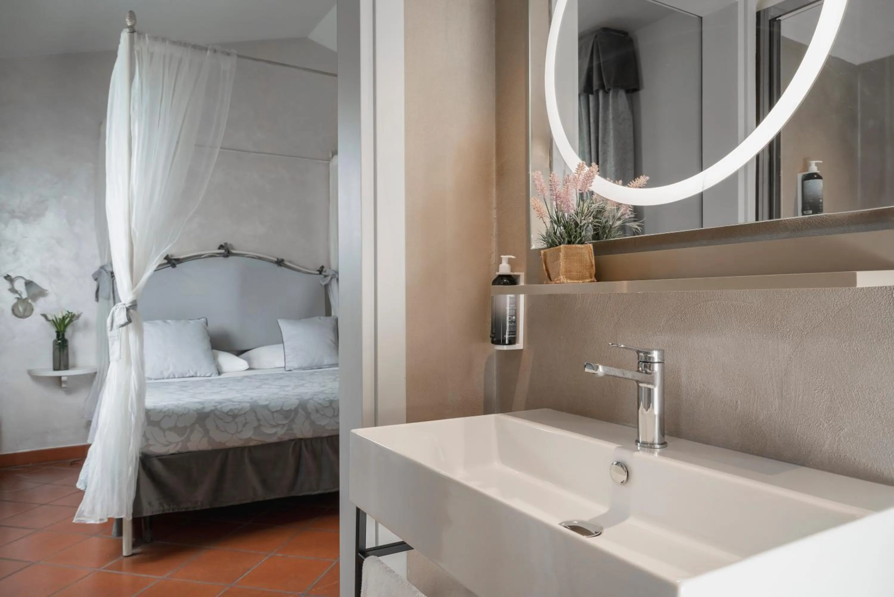 Photo of the whole room, Bed in Hotel & Restaurant Casolare Le Terre Rosse