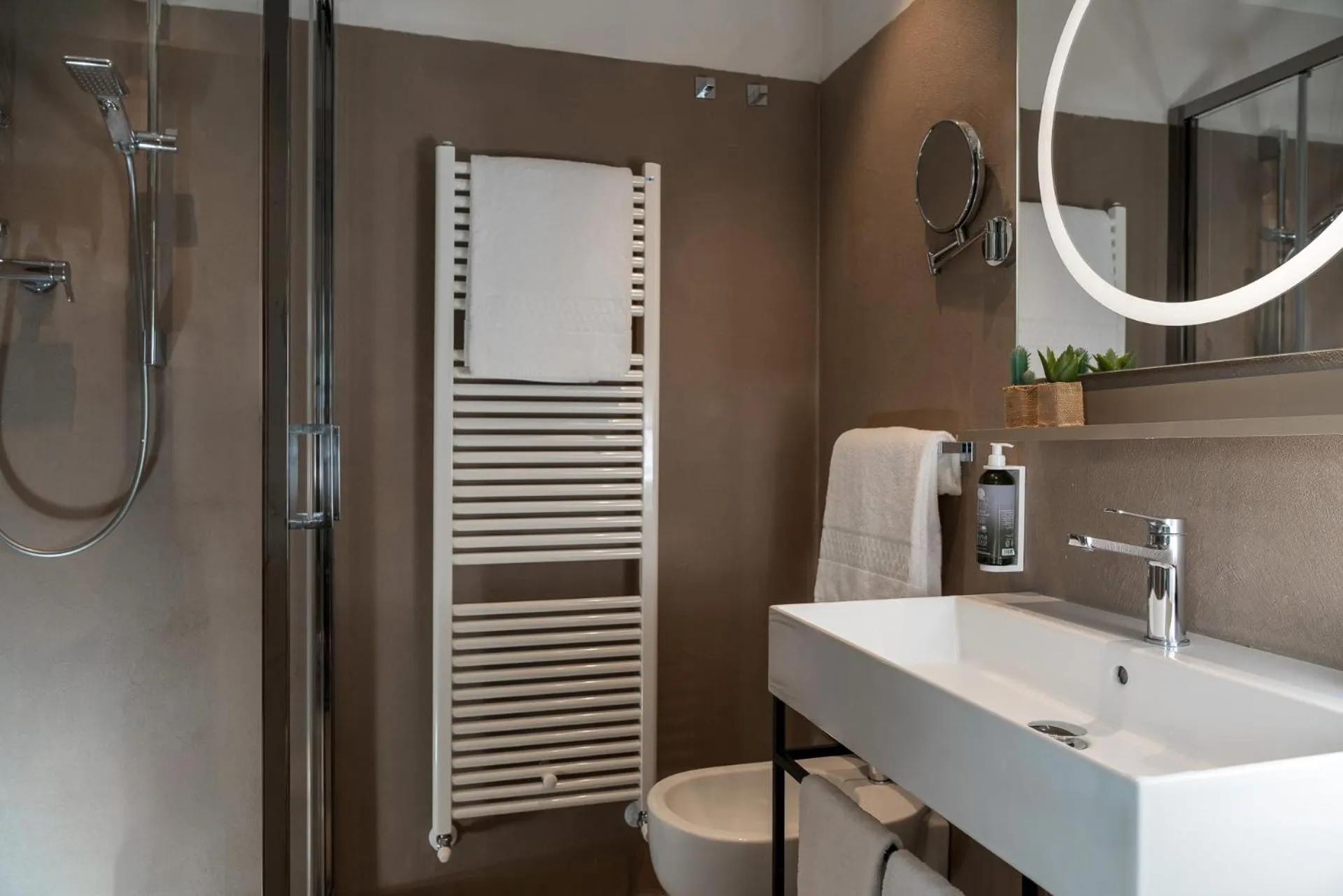 Bathroom in Hotel & Restaurant Casolare Le Terre Rosse