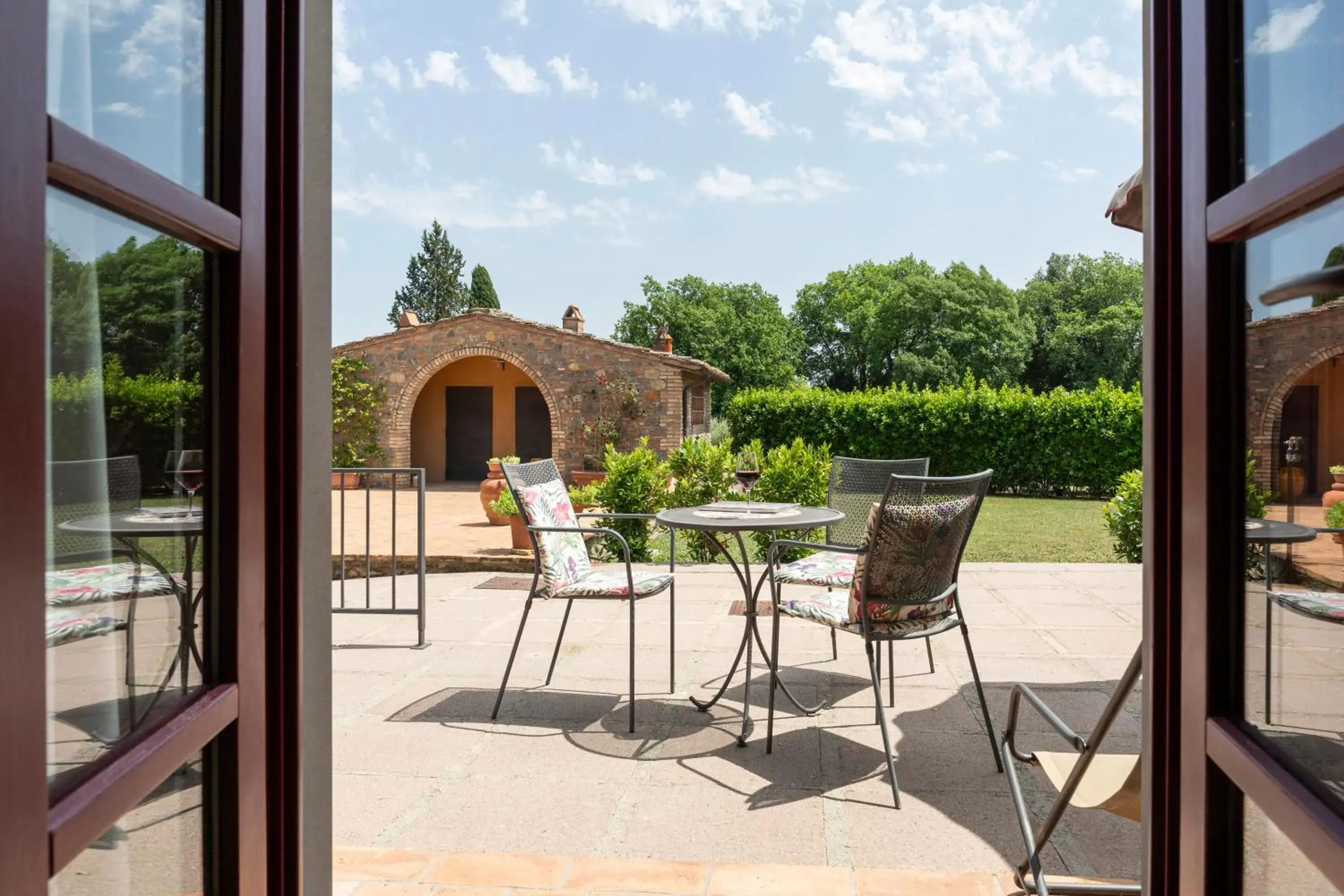 Double Room with Patio in Hotel & Restaurant Casolare Le Terre Rosse Double Room with Patio in Hotel & Restaurant Casolare Le Terre Rosse