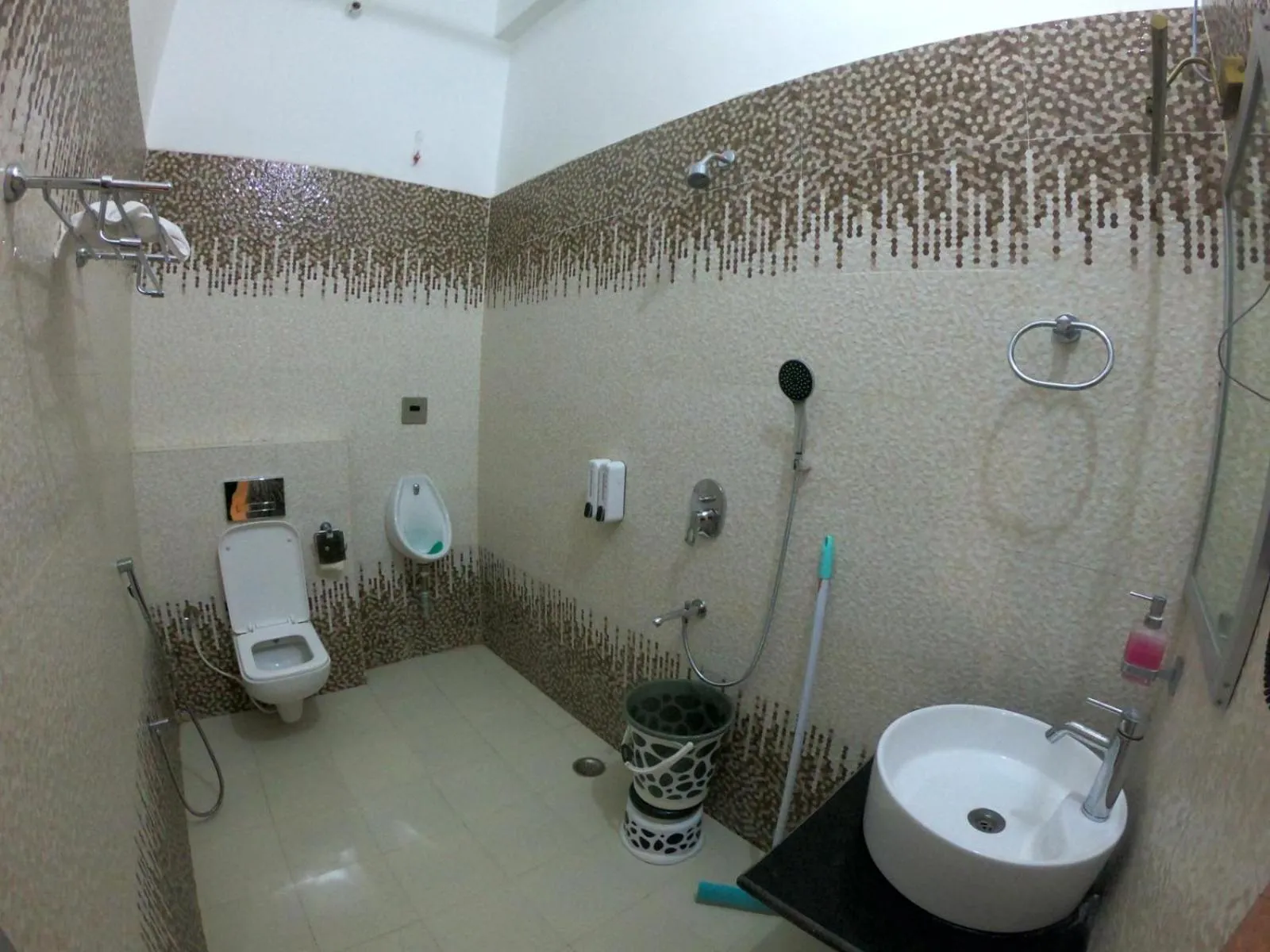 Bathroom in Hotel Buddha Park near Sarnath, Varanasi