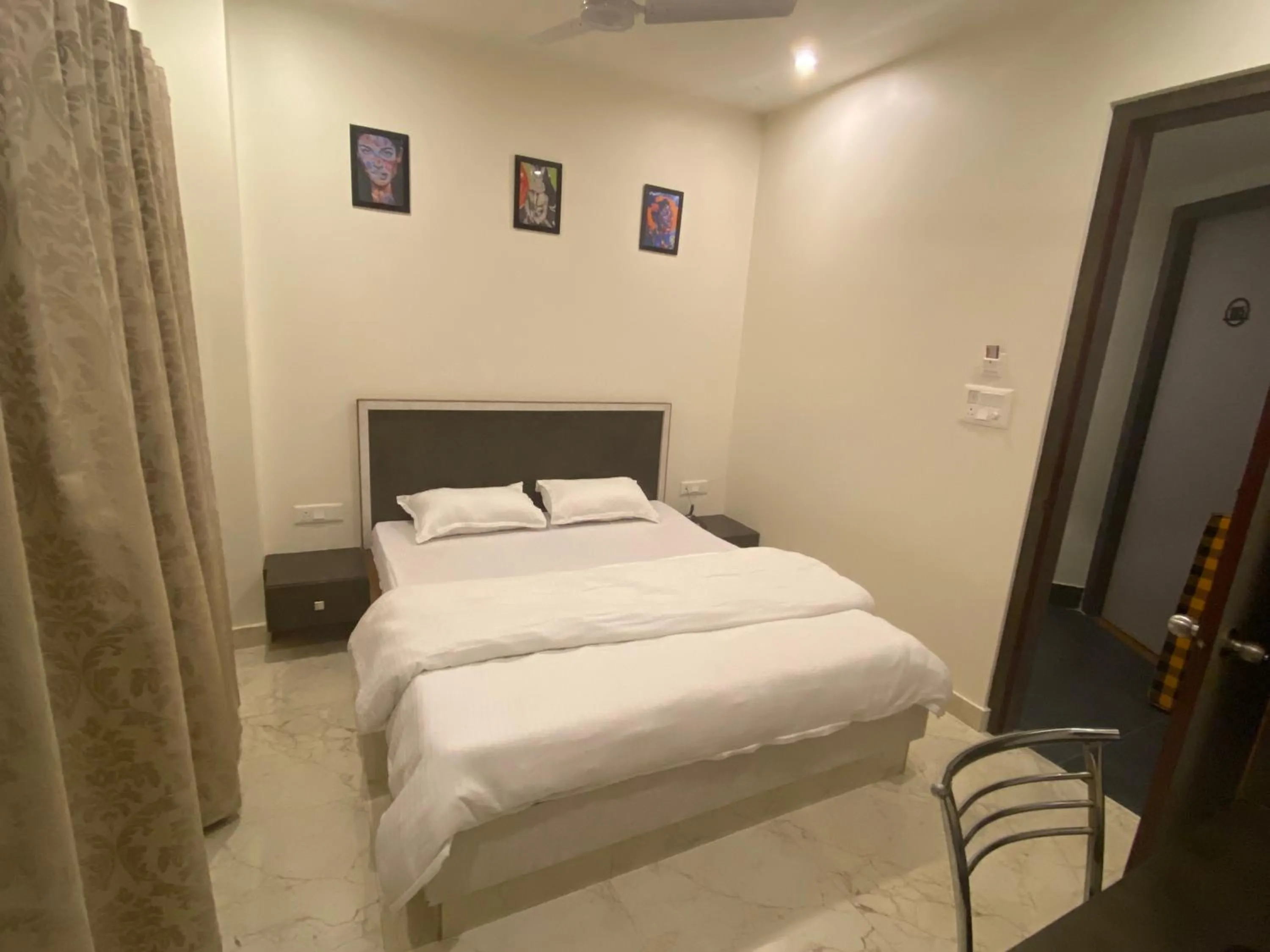 Photo of the whole room, Bed in HOTEL ABODE