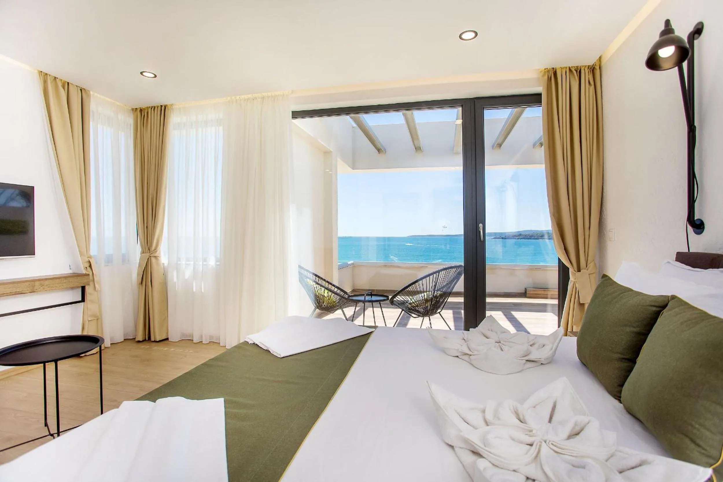 Bed in Olive Villas Beach Hotel
