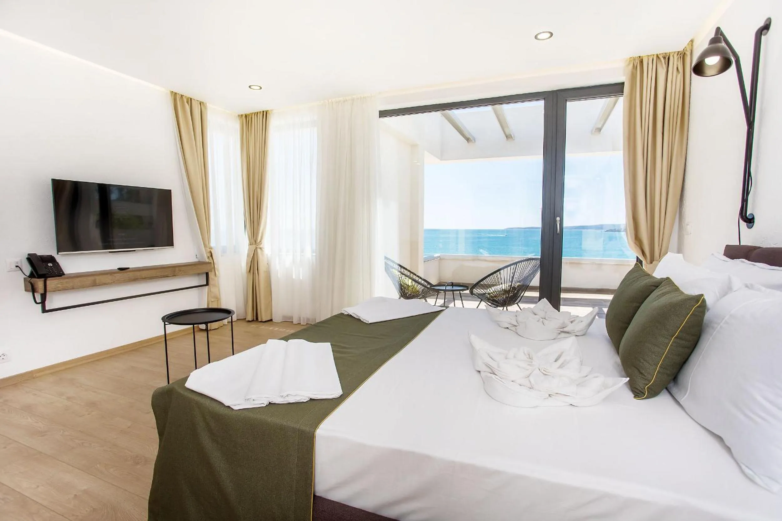 Bed in Olive Villas Beach Hotel