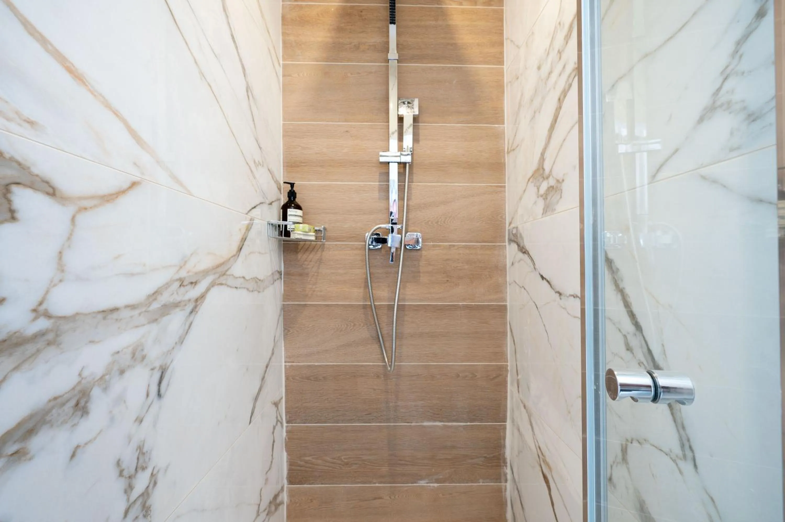 Shower in Vela Blu Boutique Suites