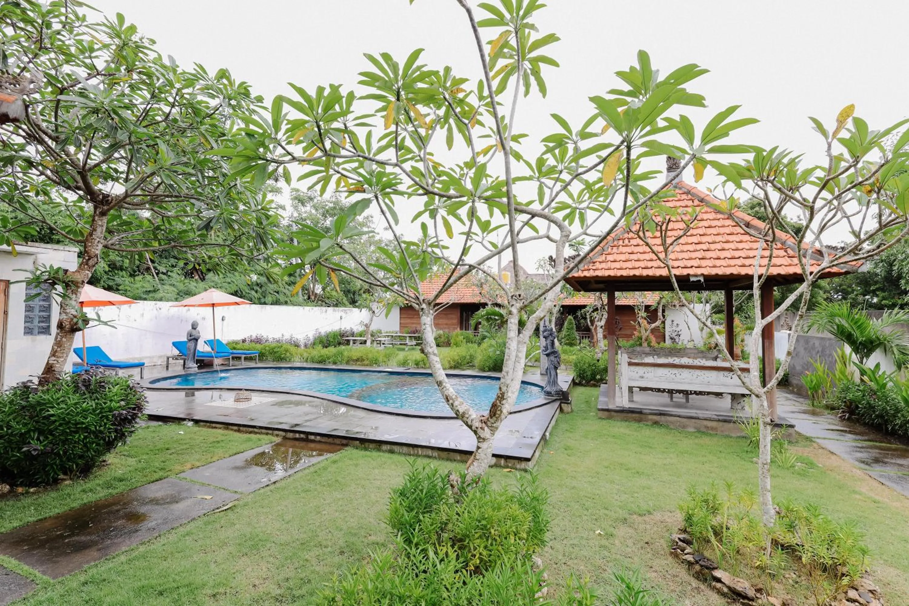 Swimming pool in The Lavana Jhonny Kibung Villas Lembongan