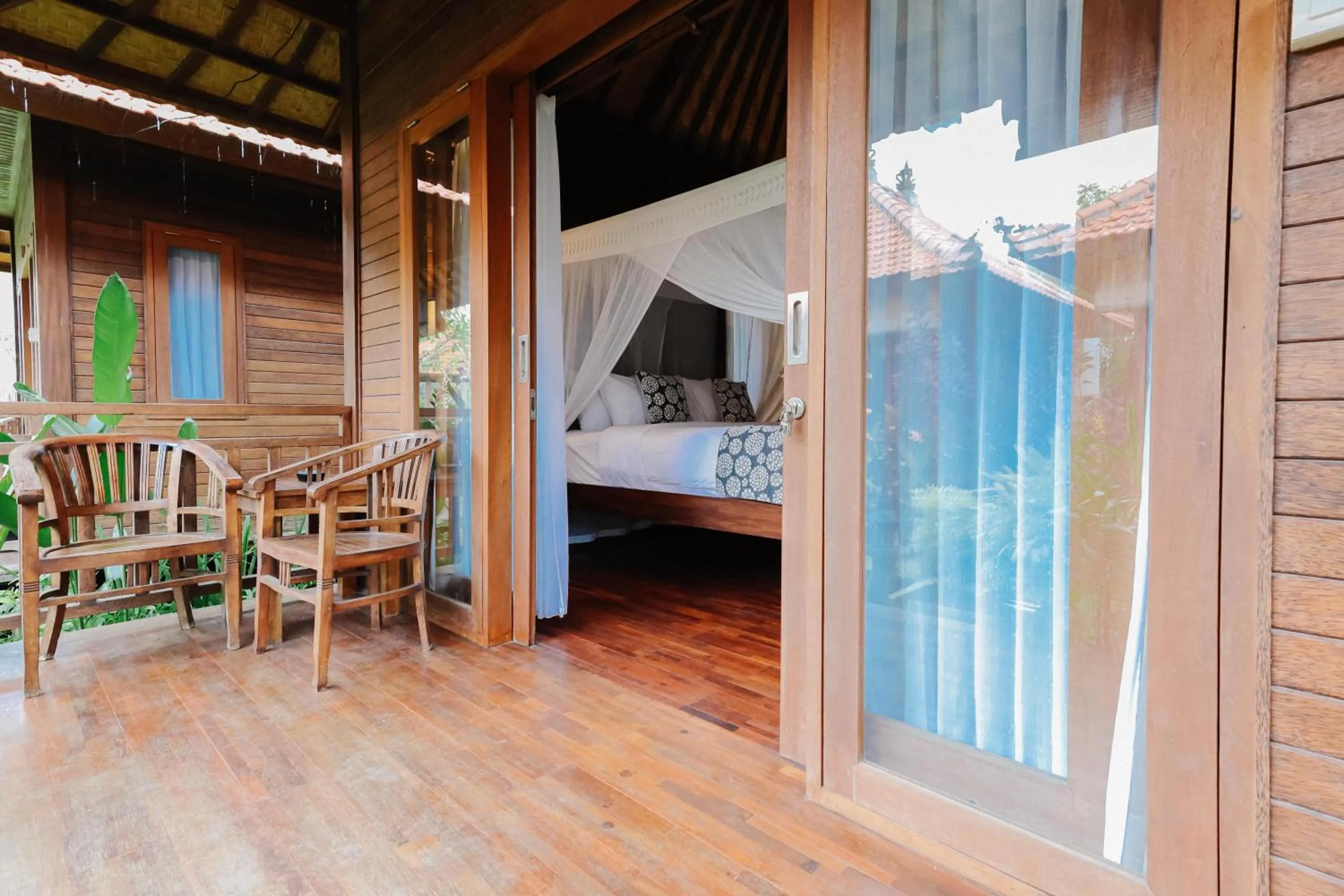 Balcony/Terrace, Bed in The Lavana Jhonny Kibung Villas Lembongan