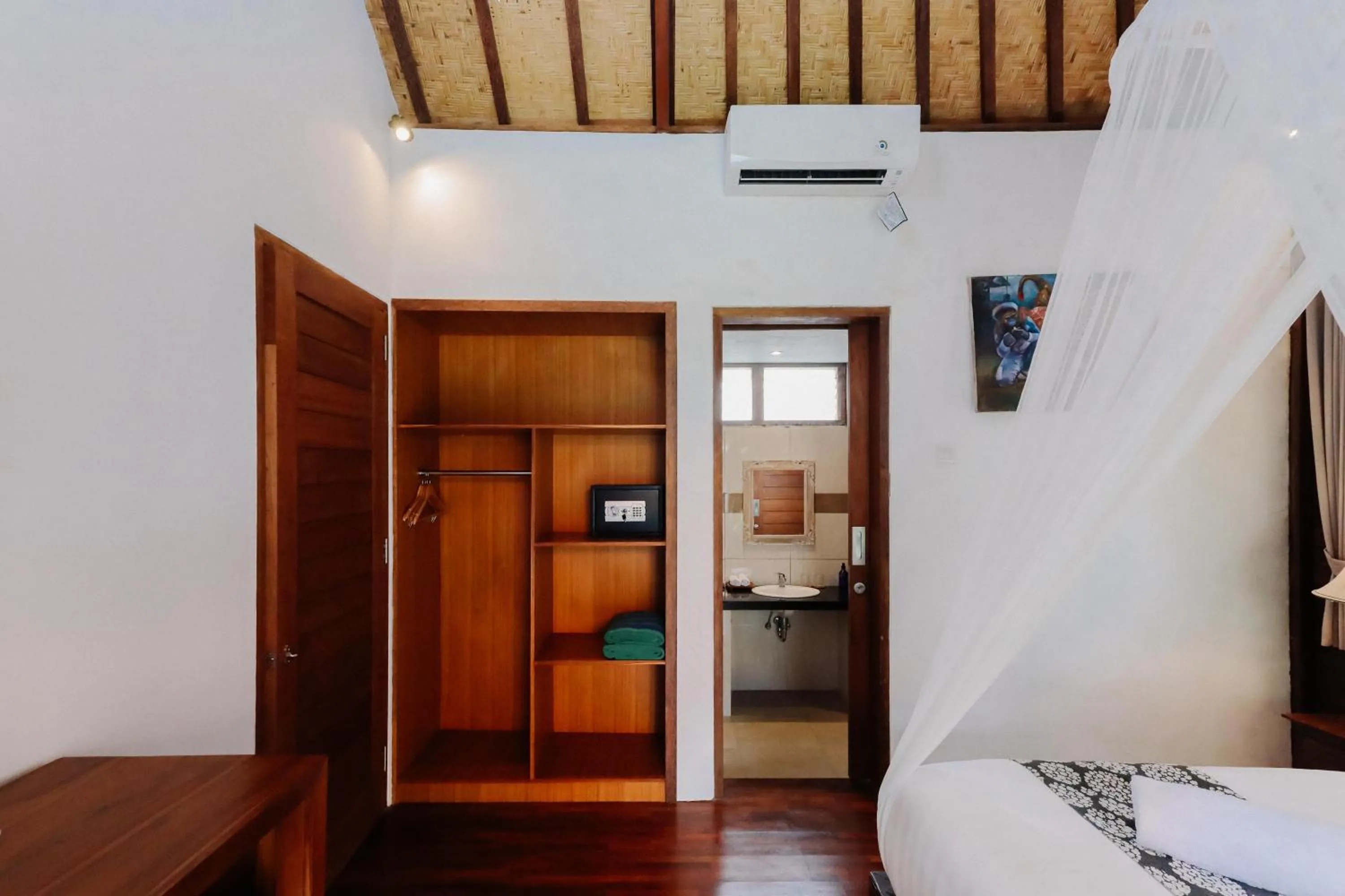 wardrobe, Bed in The Lavana Jhonny Kibung Villas Lembongan