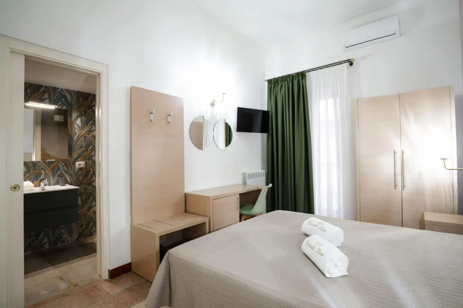 Double Room with Private Bathroom - single occupancy in B&B Riccioli D'oro Double Room with Private Bathroom - single occupancy in B&B Riccioli D'oro