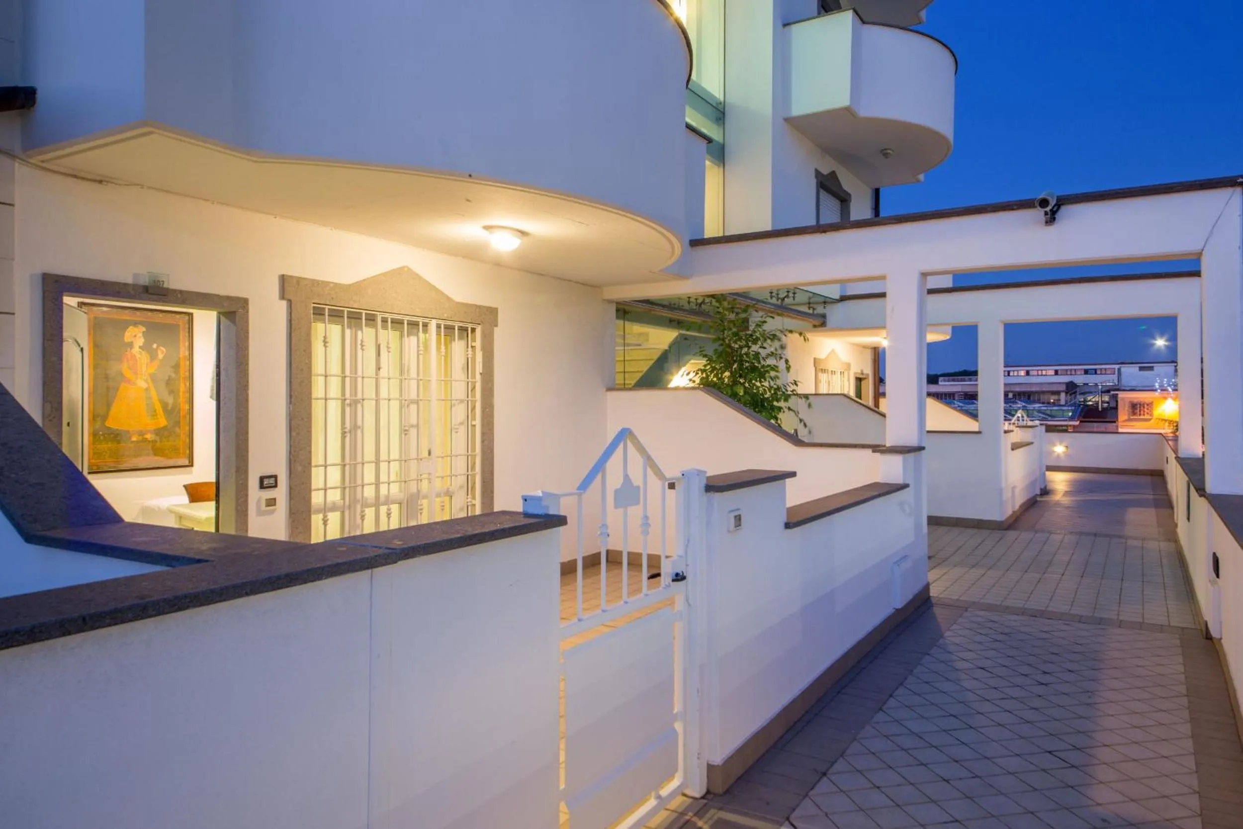 Night in Arcom Palace