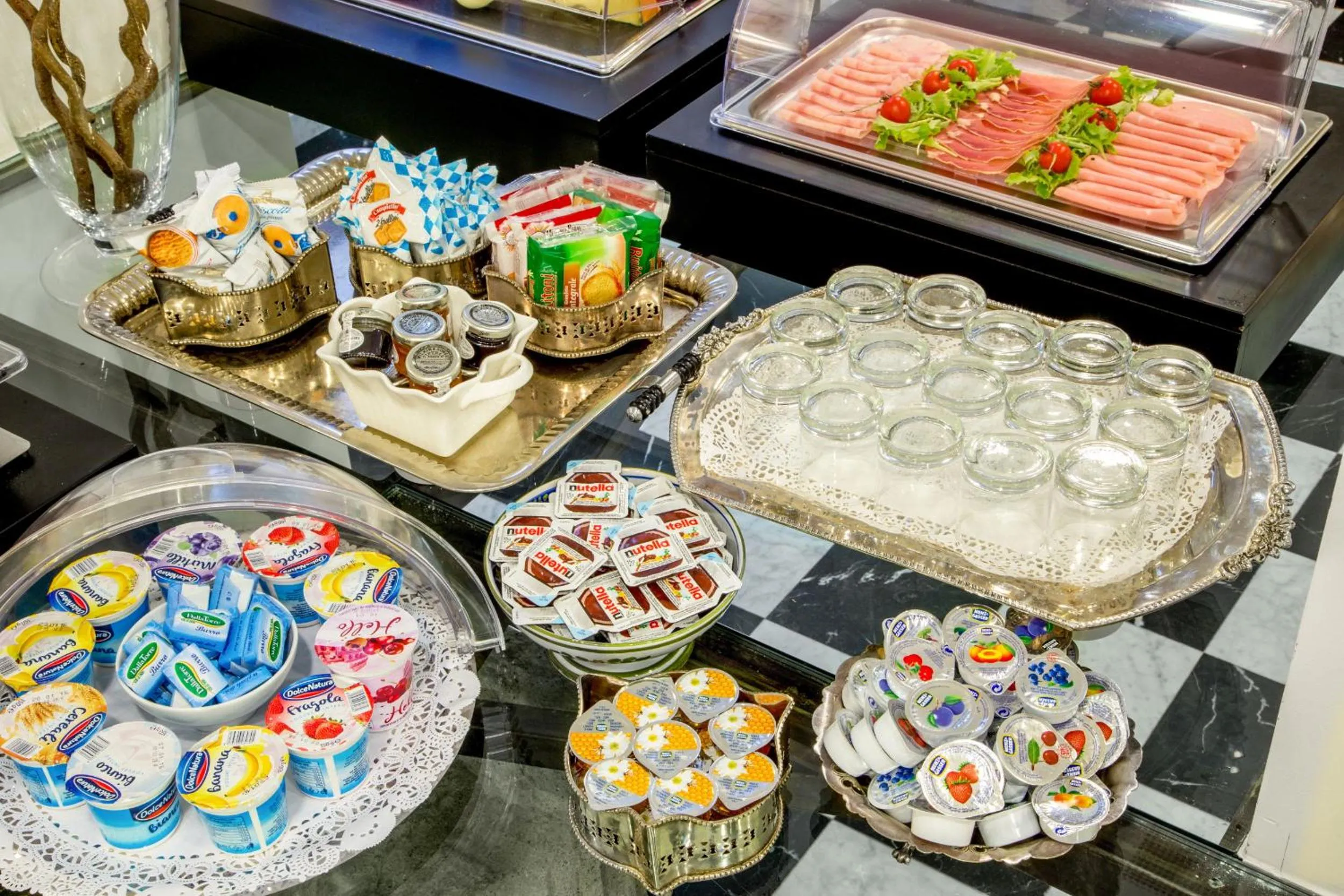 Food and drinks in Arcom Palace