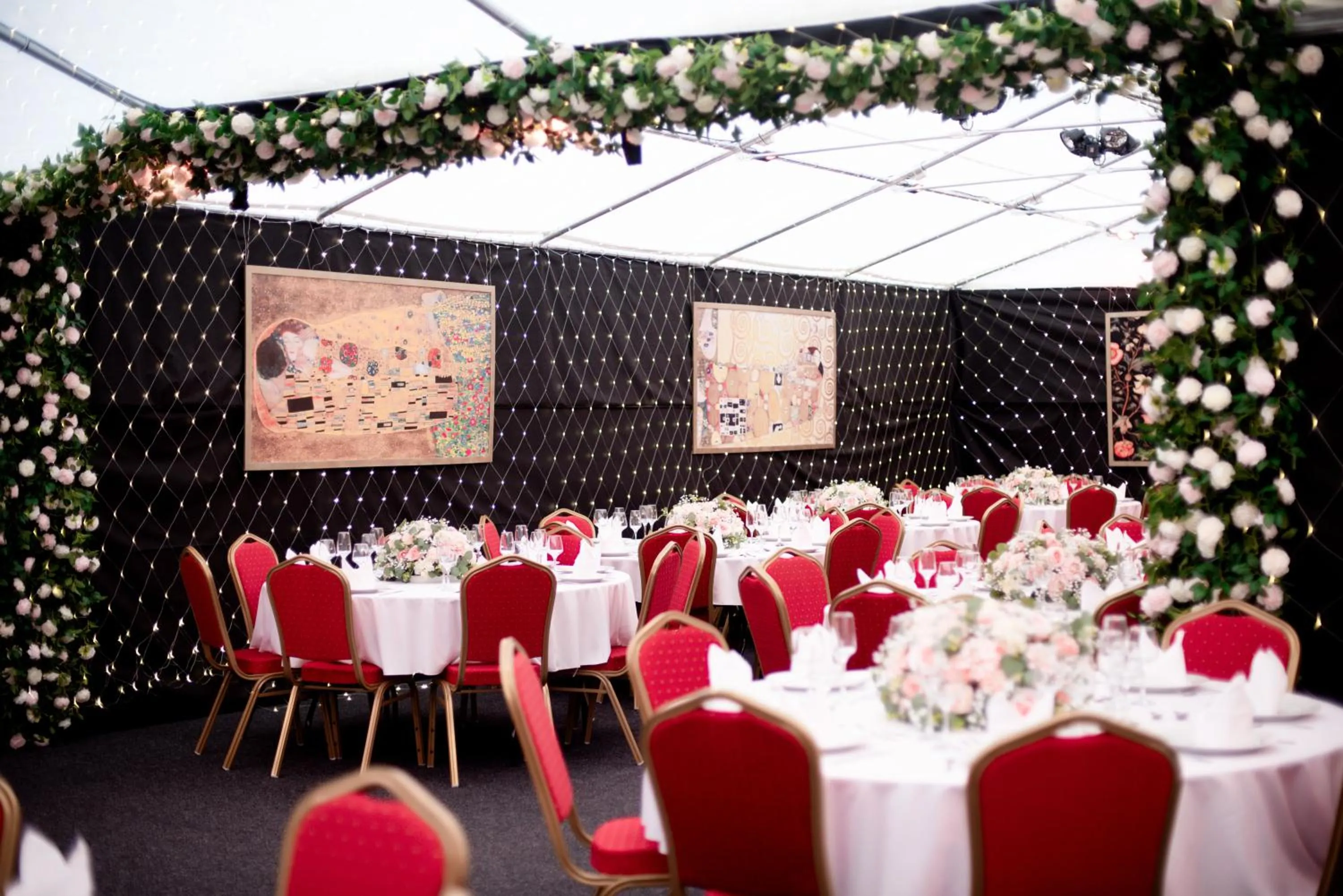 Banquet/Function facilities in Stone Court House
