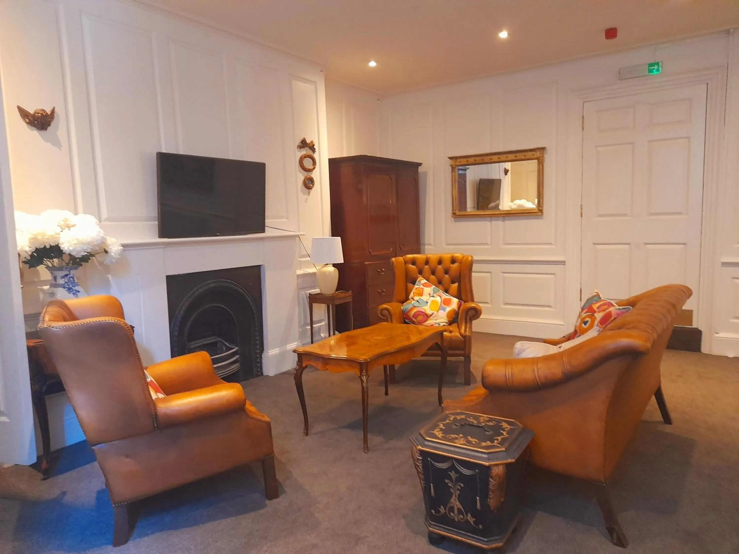 Communal lounge/ TV room in Stone Court House