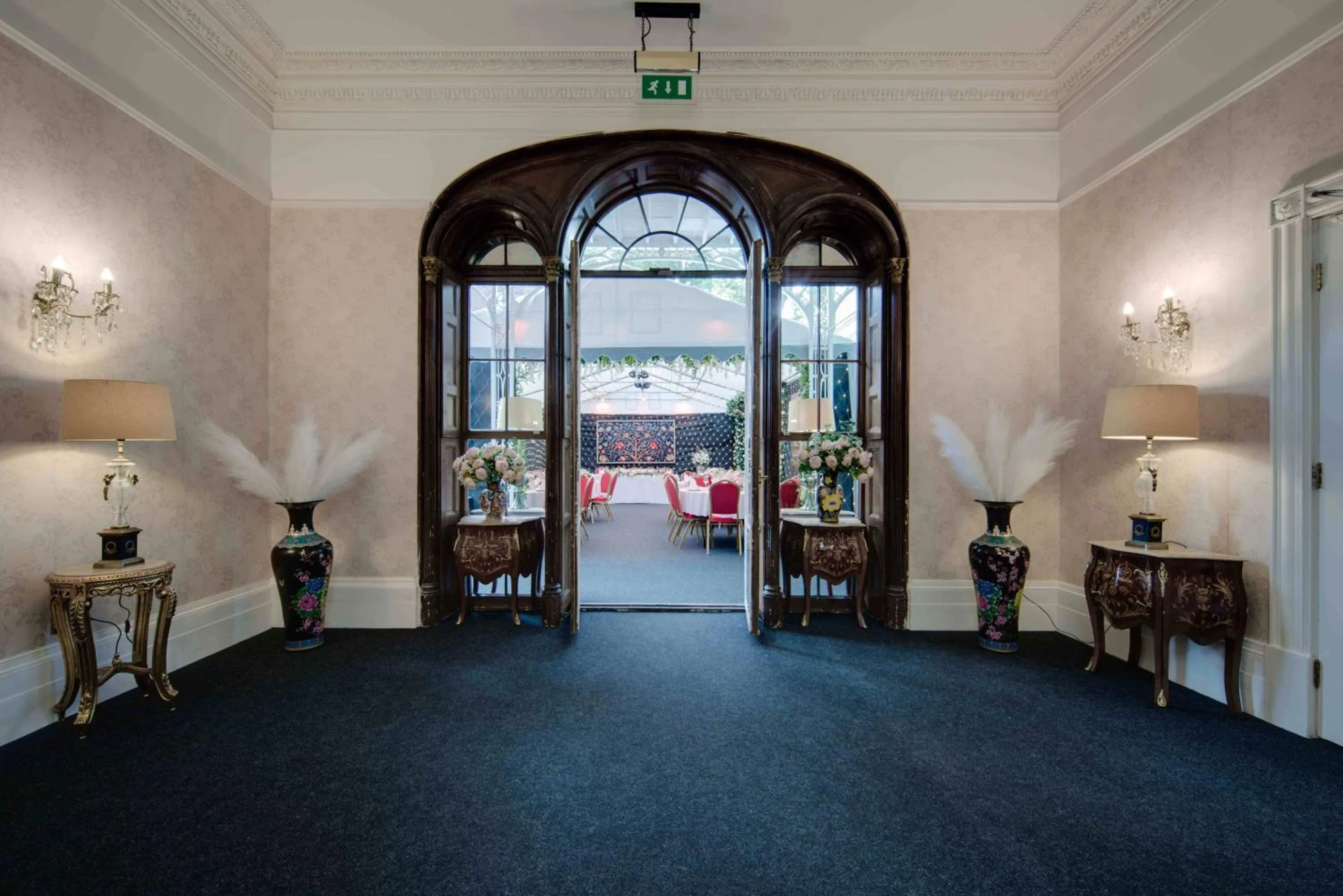 wedding in Stone Court House