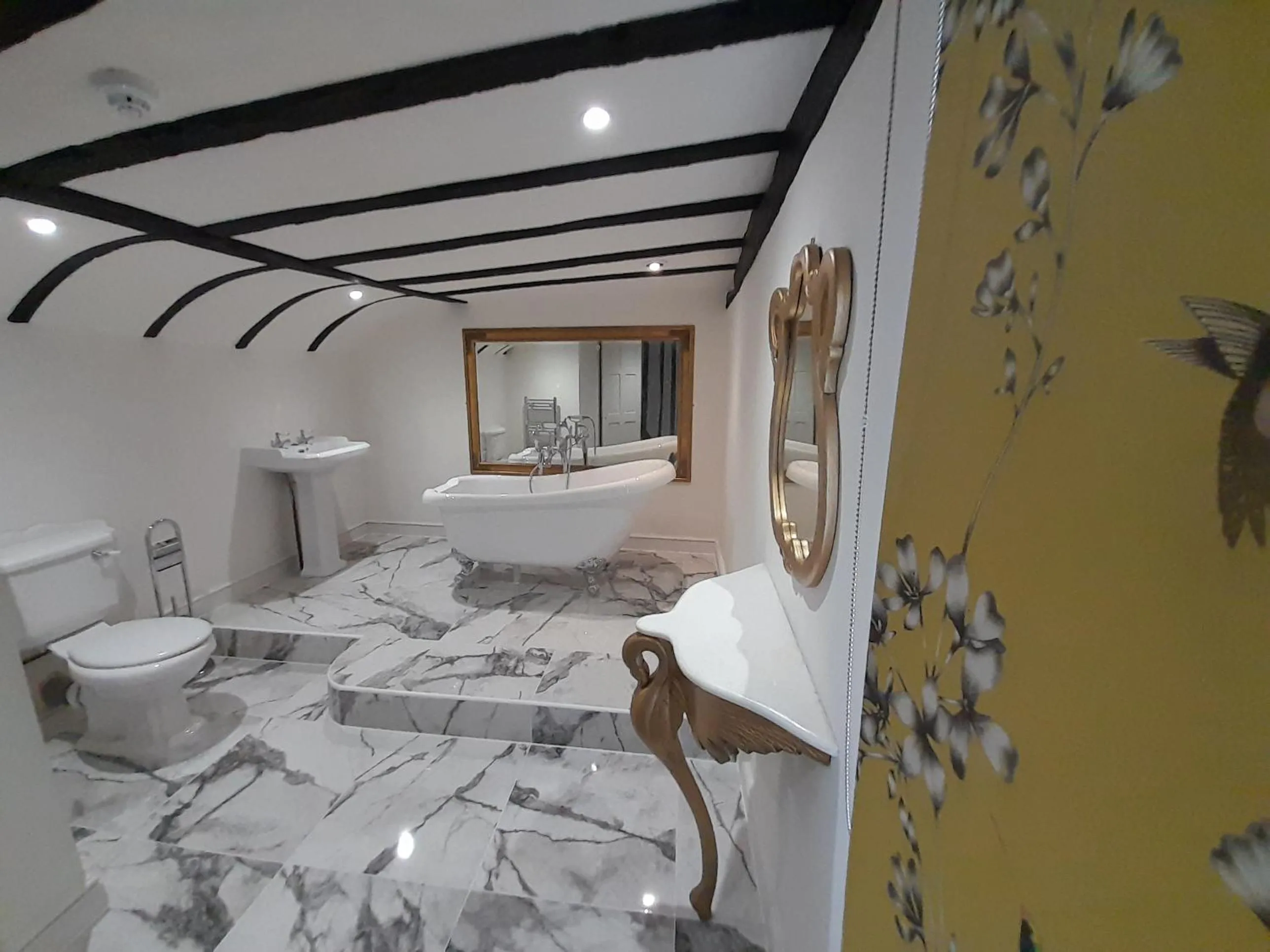 Bathroom, Bed in Stone Court House