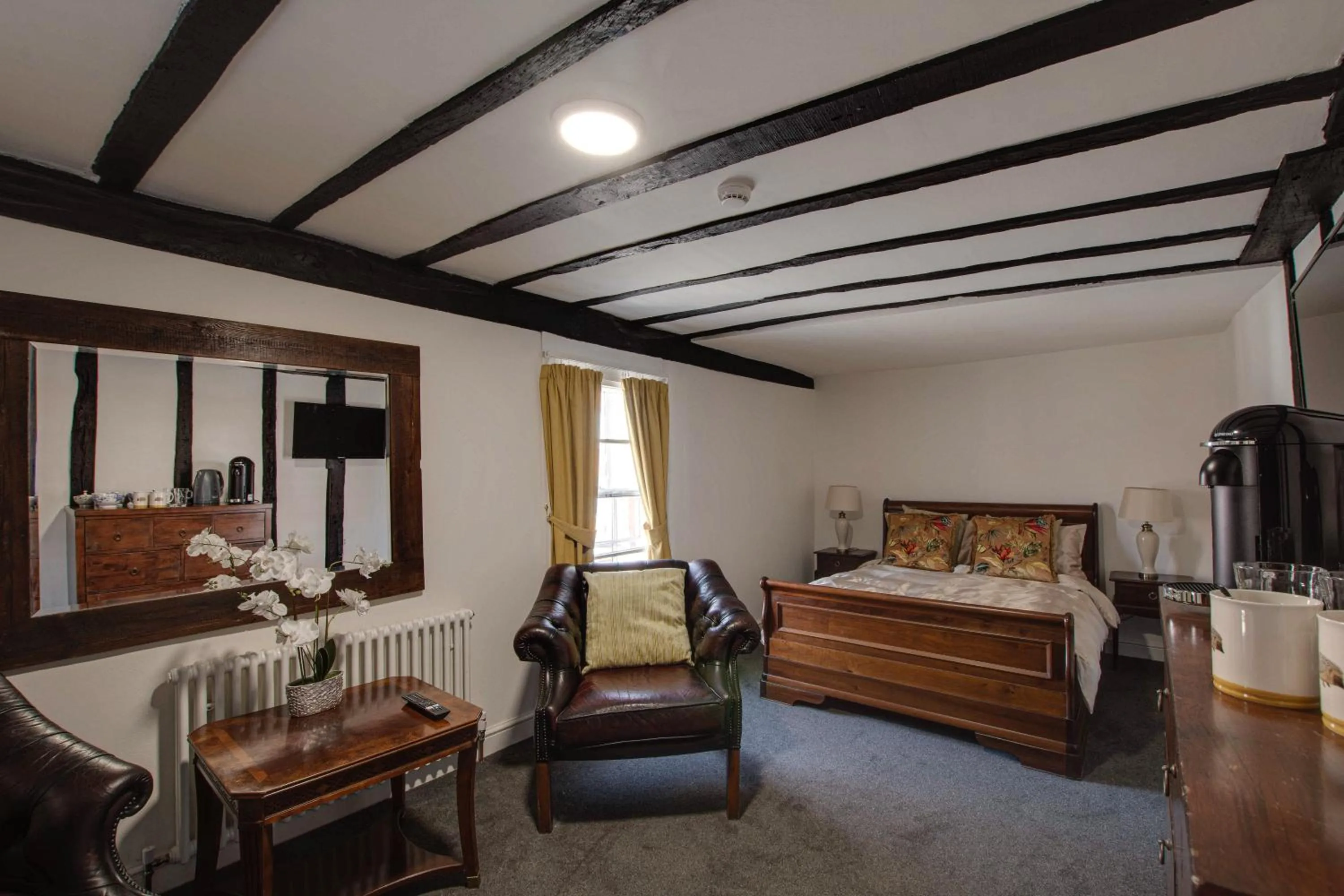 Seating area, Bed in Stone Court House
