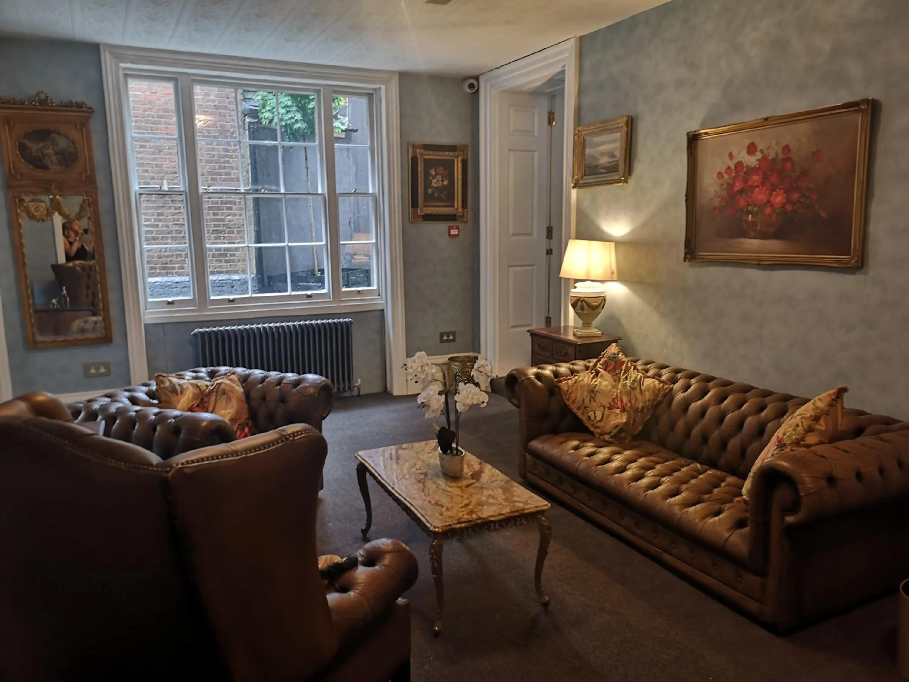 Communal lounge/ TV room in Stone Court House