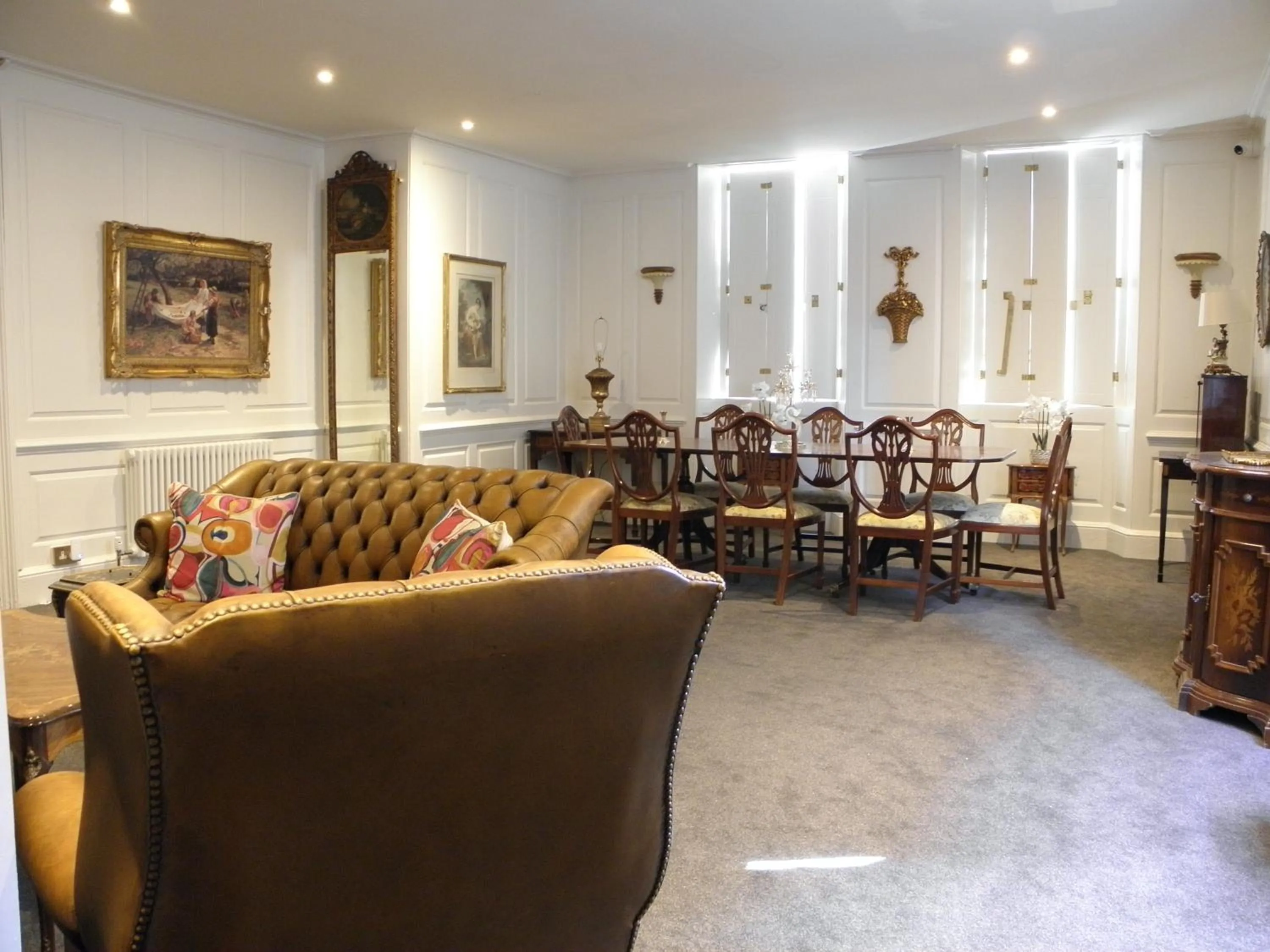 Communal lounge/ TV room in Stone Court House