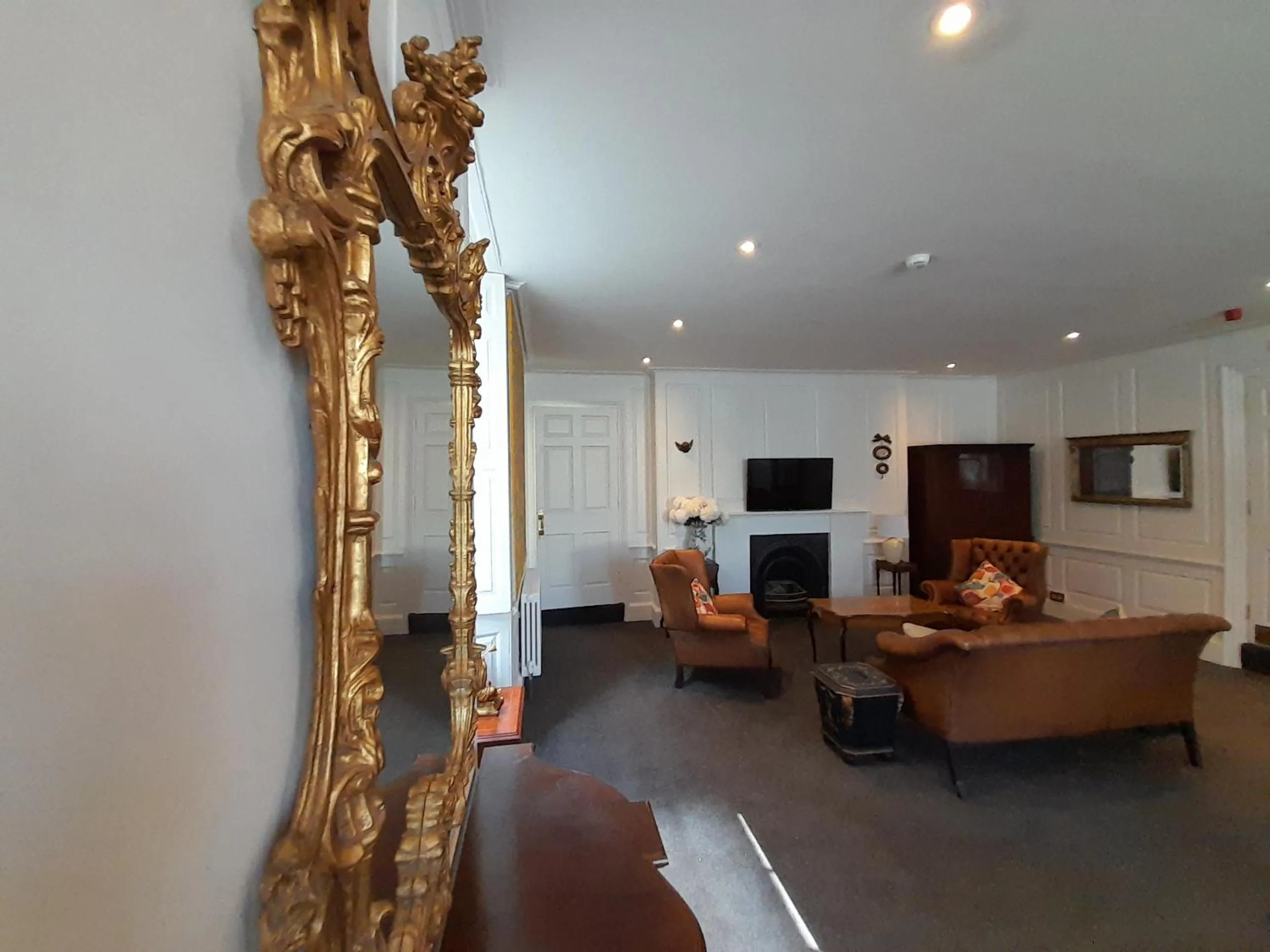 Communal lounge/ TV room in Stone Court House