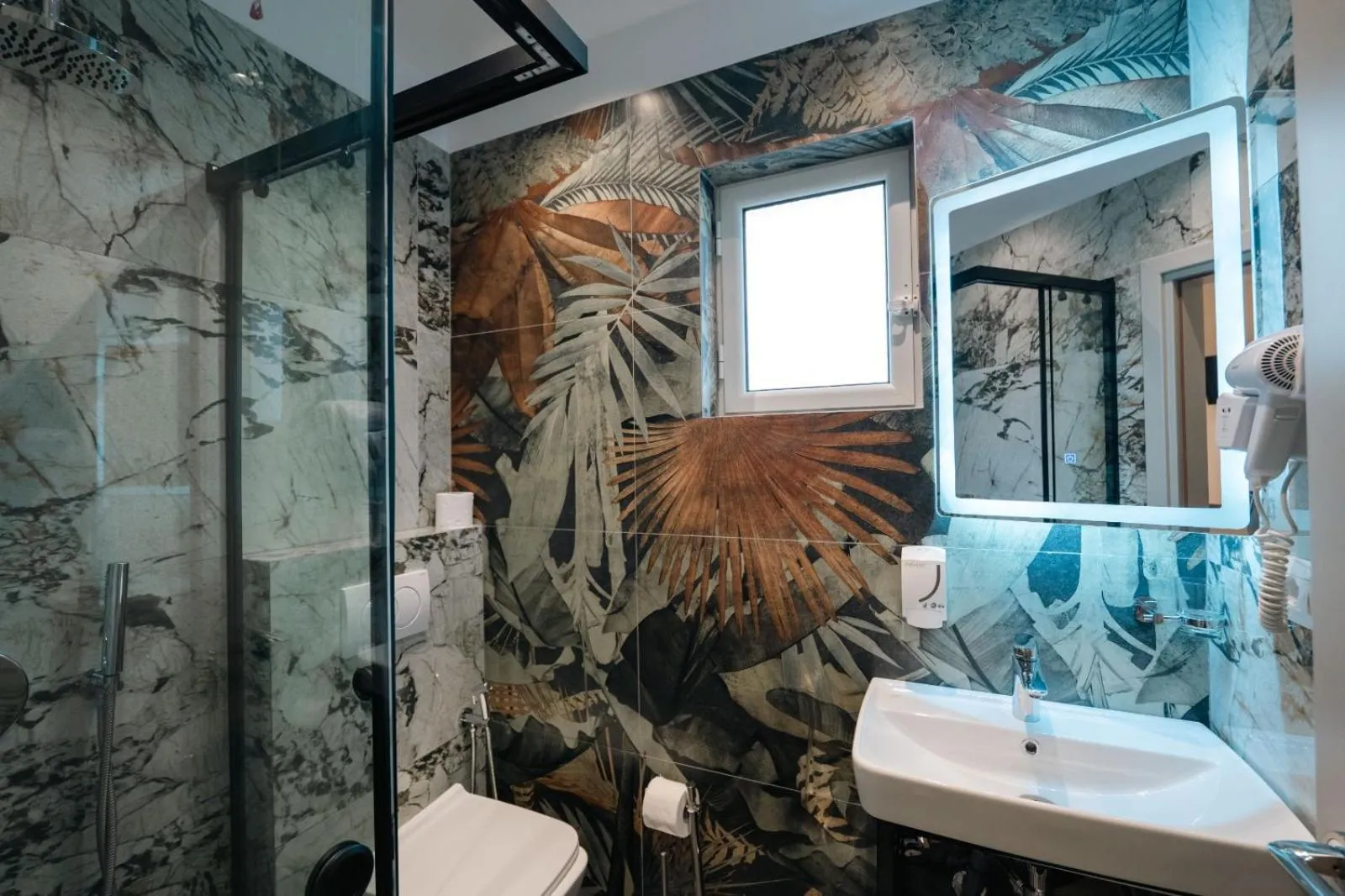 Toilet in Hotel Eagle