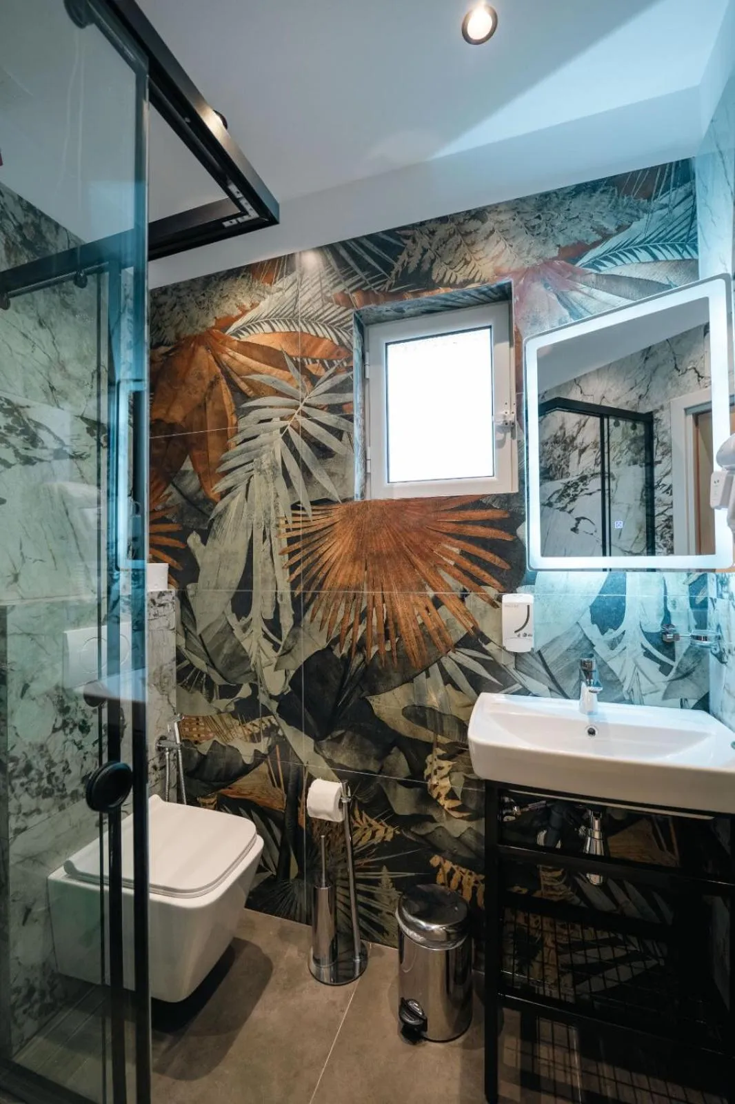 Shower in Hotel Eagle